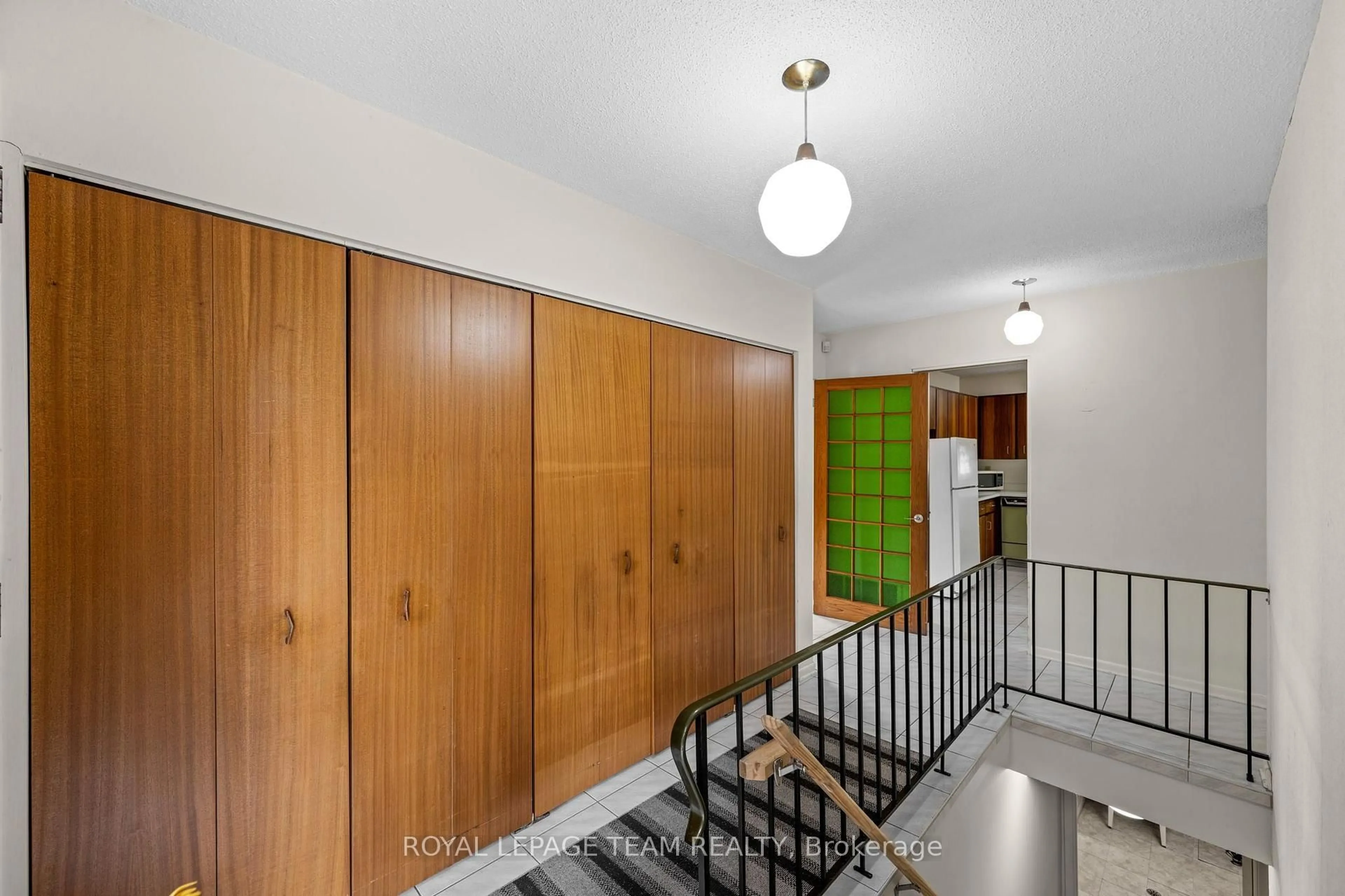 Indoor foyer for 1380 Marchand St, Ottawa Ontario K1B 3N8