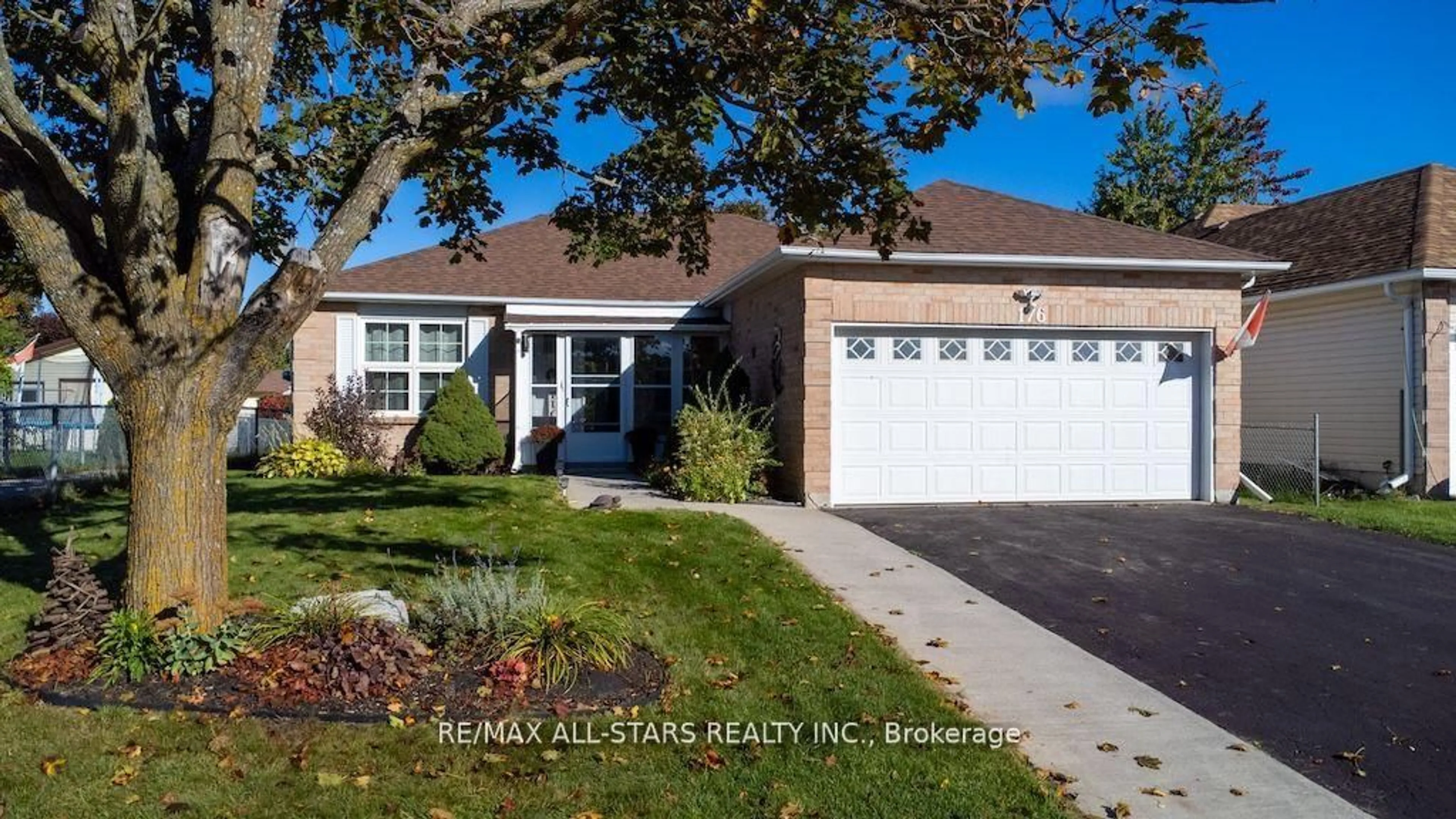 Home with vinyl exterior material, street for 176 Elgin St, Kawartha Lakes Ontario K9V 6B3