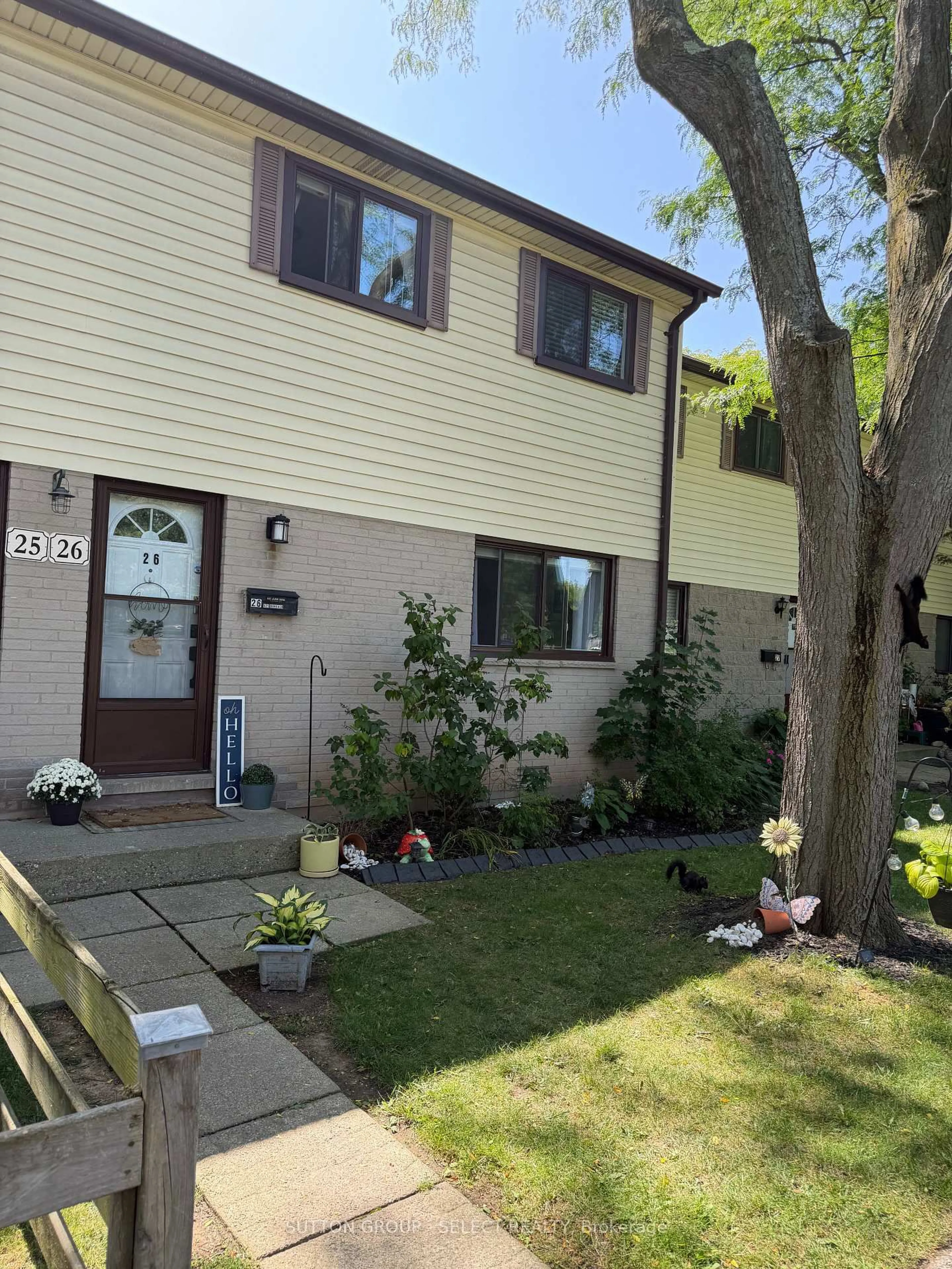 Home with vinyl exterior material, street for 825 Dundalk Dr #26, London South Ontario N6C 3V6