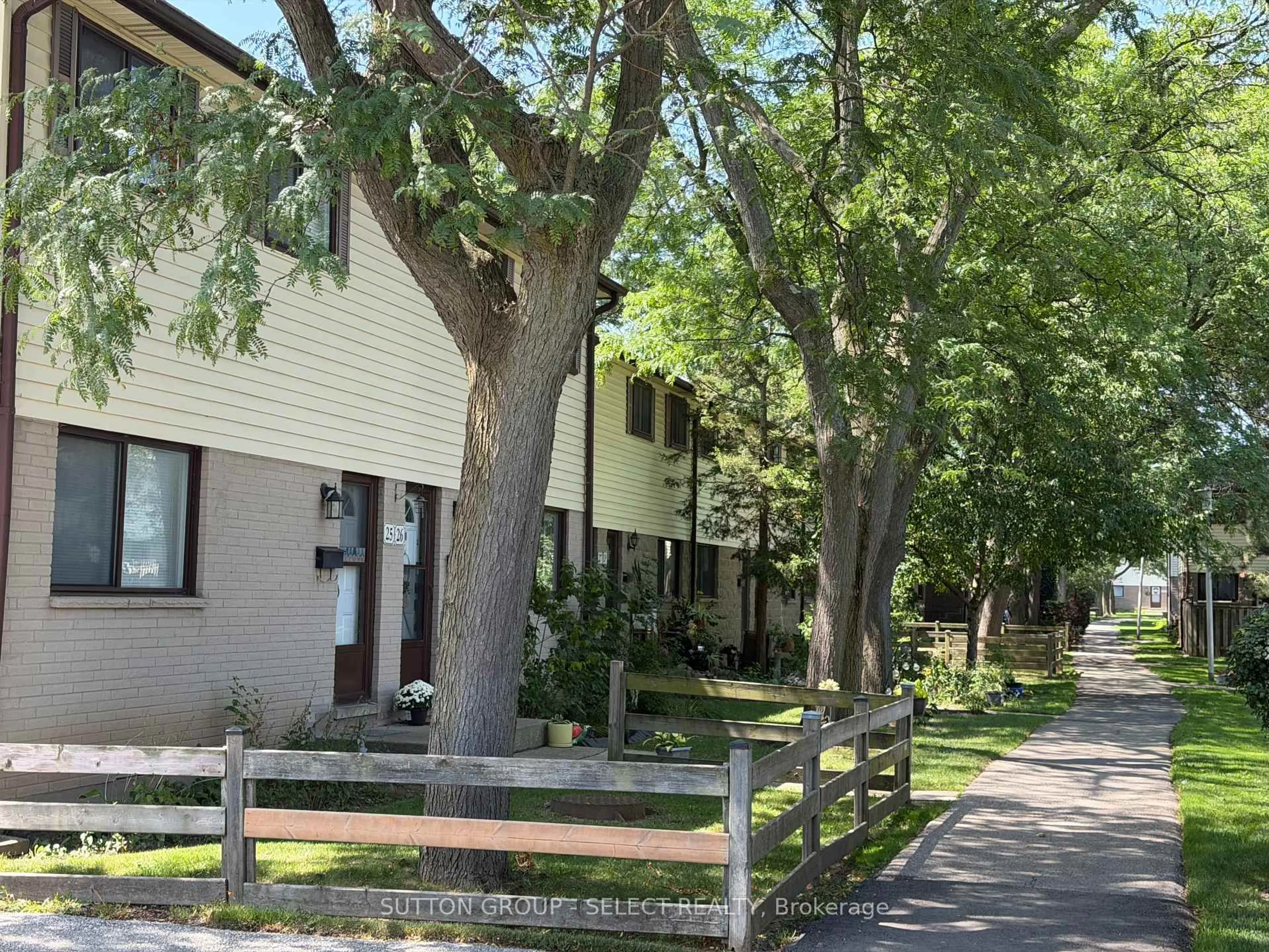 A pic from outside/outdoor area/front of a property/back of a property/a pic from drone, street for 825 Dundalk Dr #26, London South Ontario N6C 3V6
