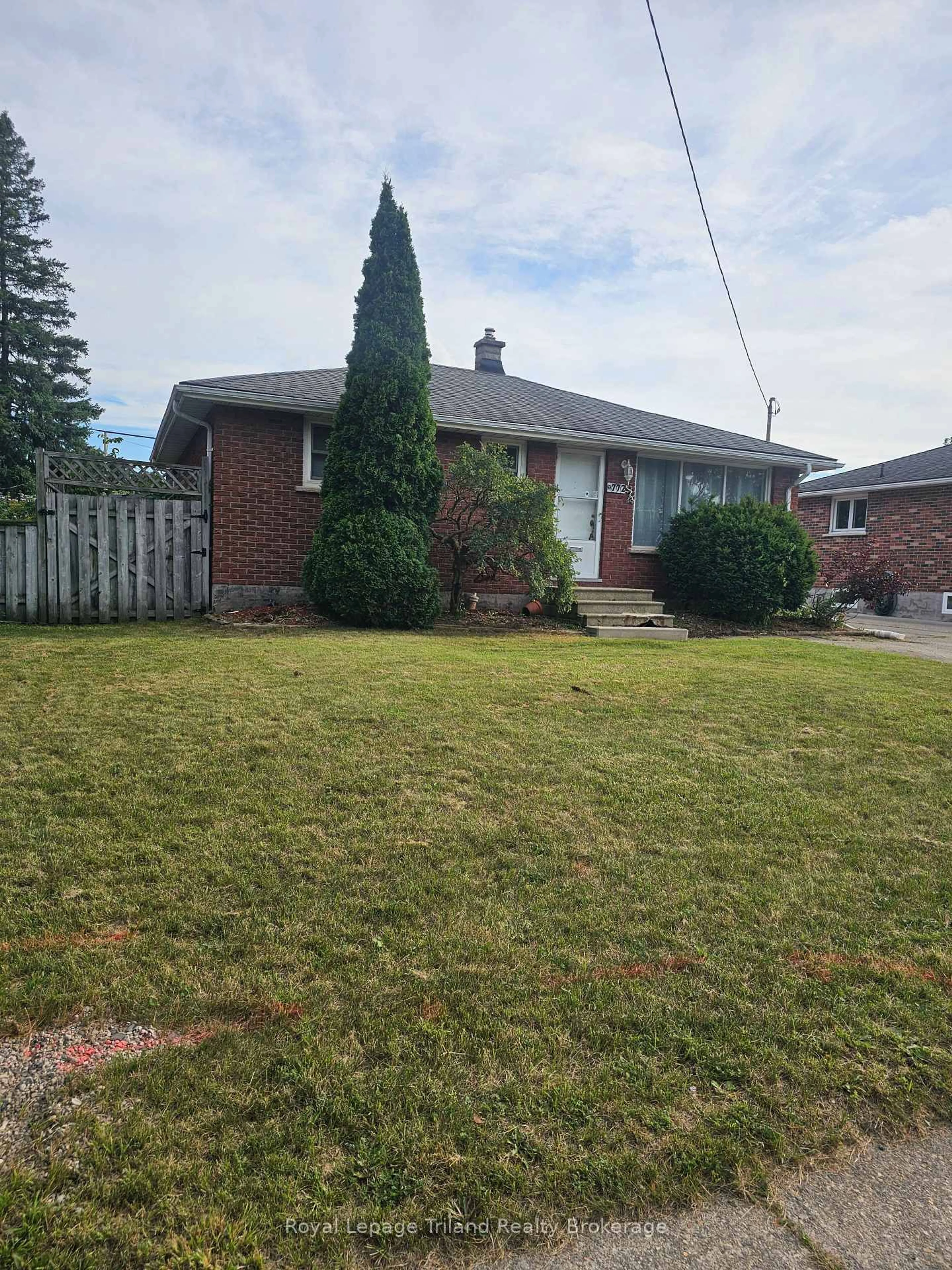 A pic from outside/outdoor area/front of a property/back of a property/a pic from drone, street for 772 Devonshire Ave, Woodstock Ontario N4S 5R5