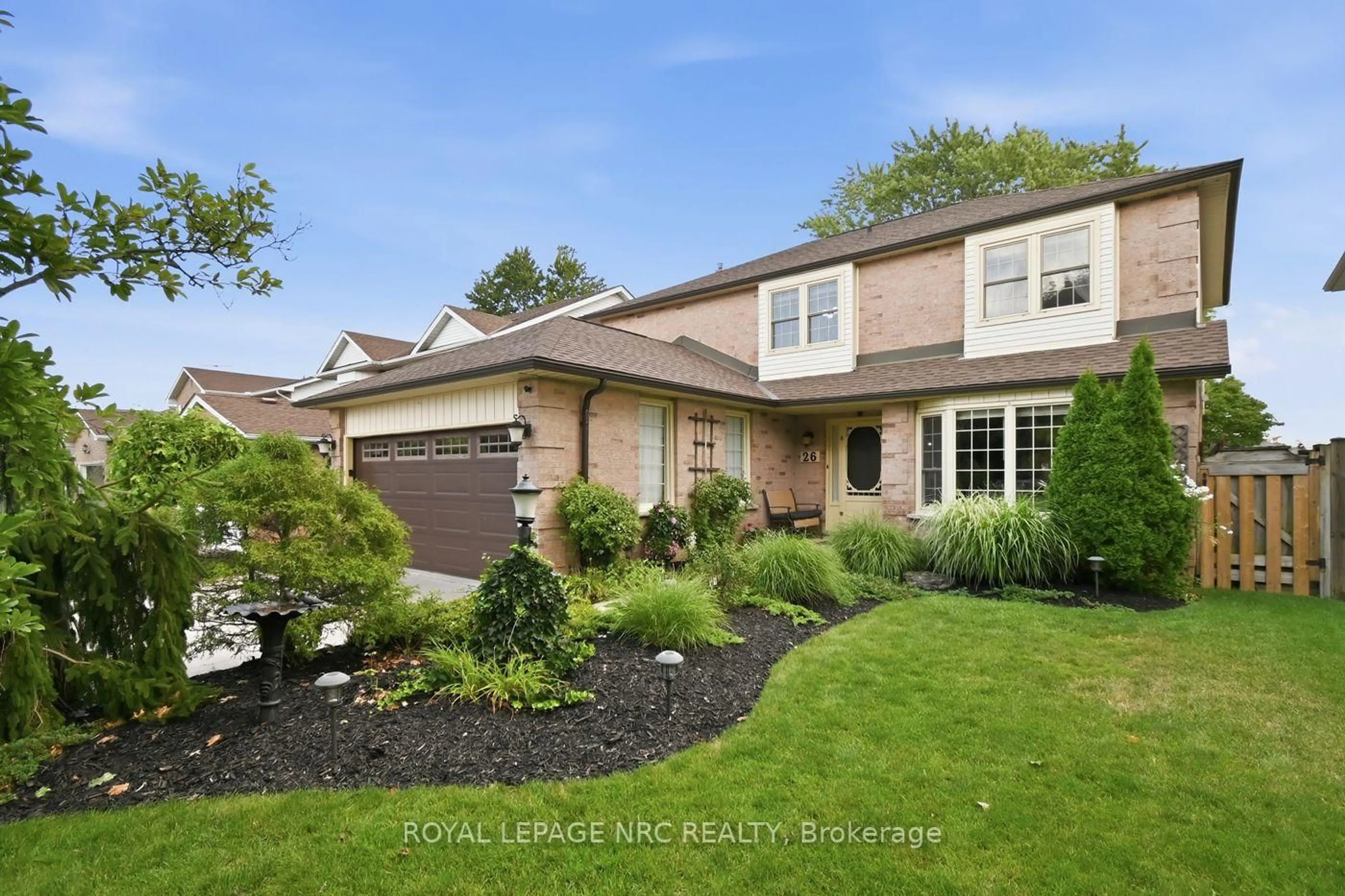 Home with brick exterior material, street for 26 Strada Blvd, St. Catharines Ontario L2S 3L8
