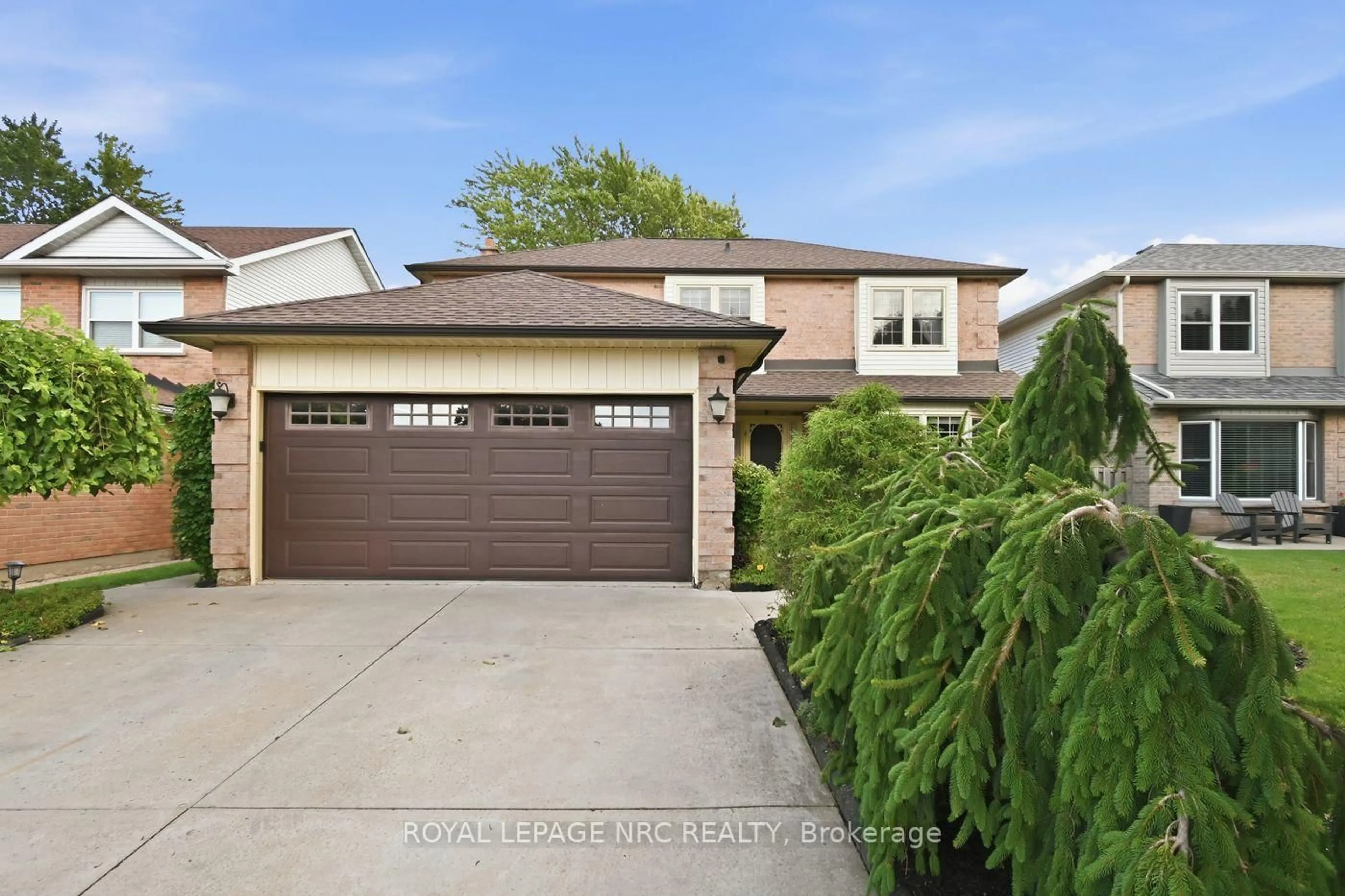 Home with brick exterior material, street for 26 Strada Blvd, St. Catharines Ontario L2S 3L8