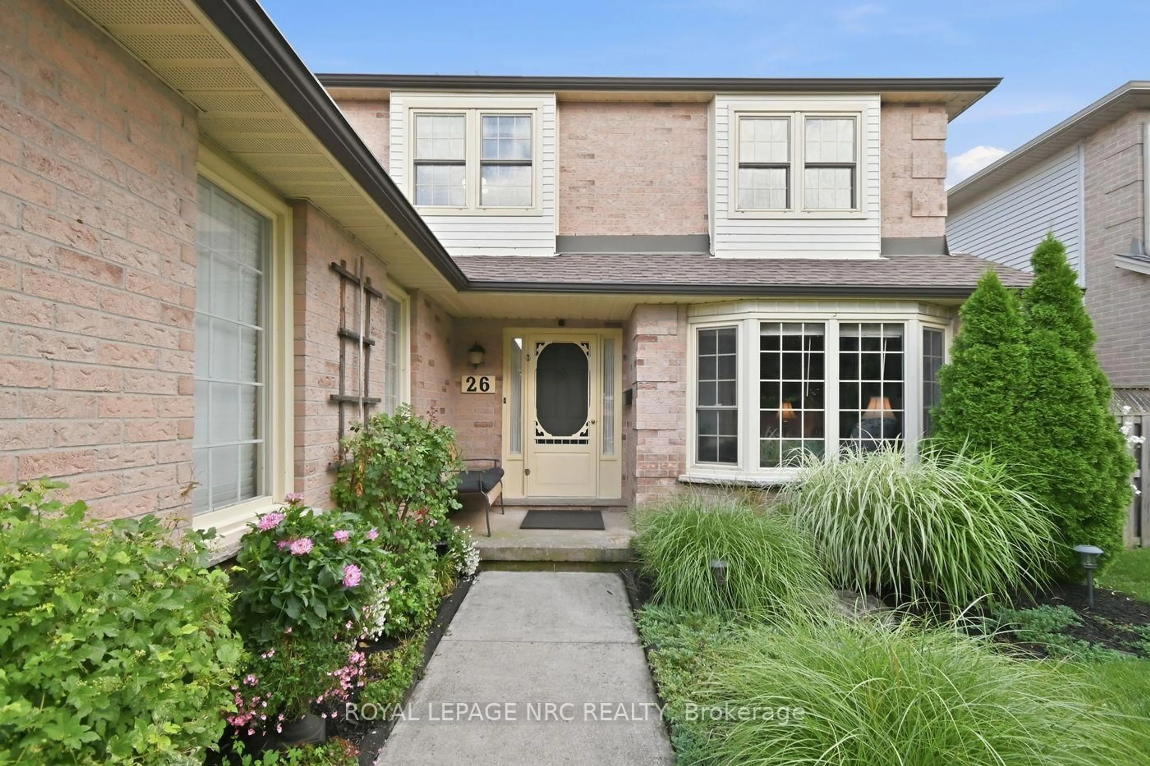 Home with brick exterior material, street for 26 Strada Blvd, St. Catharines Ontario L2S 3L8