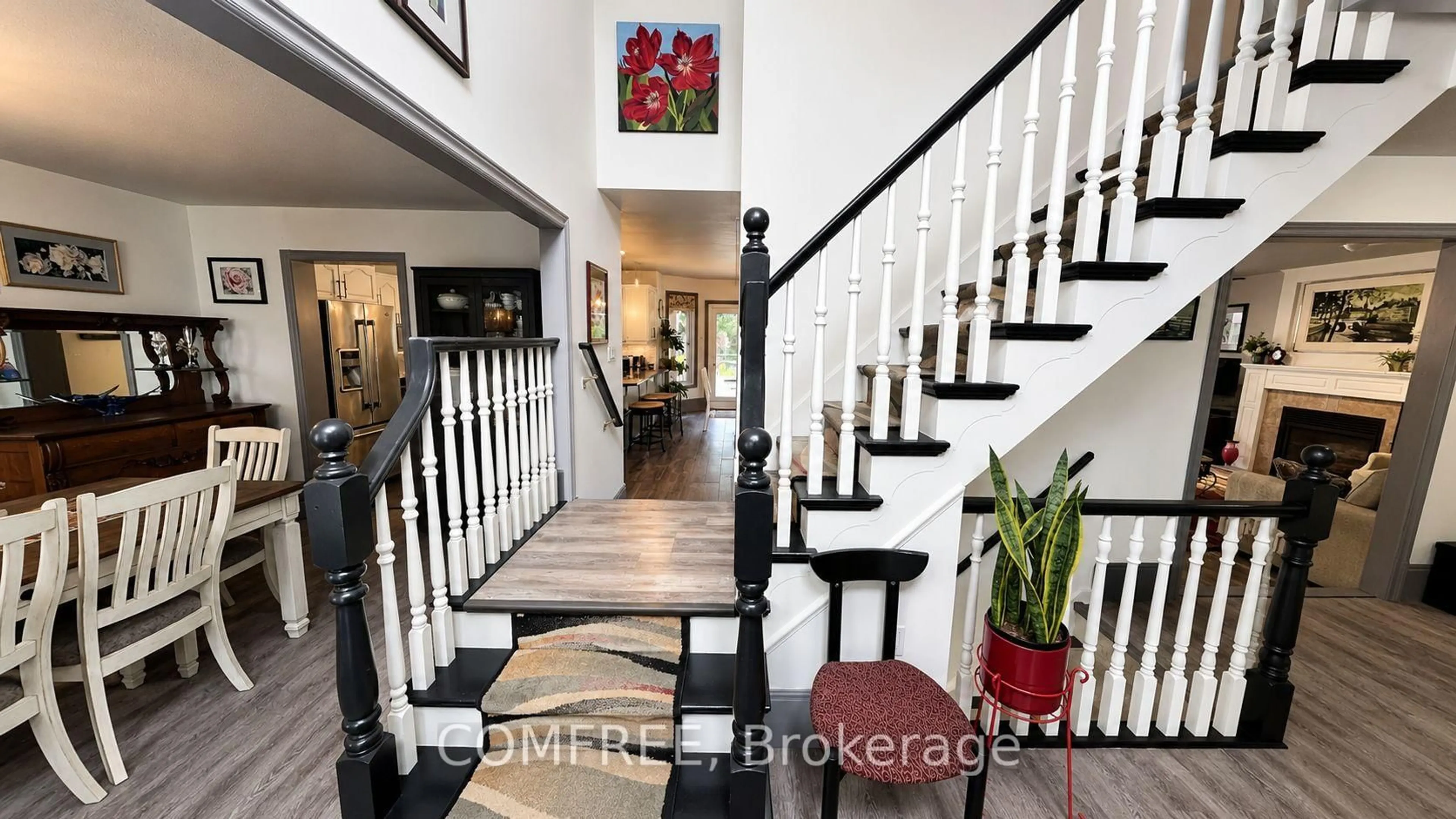 Indoor foyer for 10 Sinclair Cres, Aylmer Ontario N5H 3B7