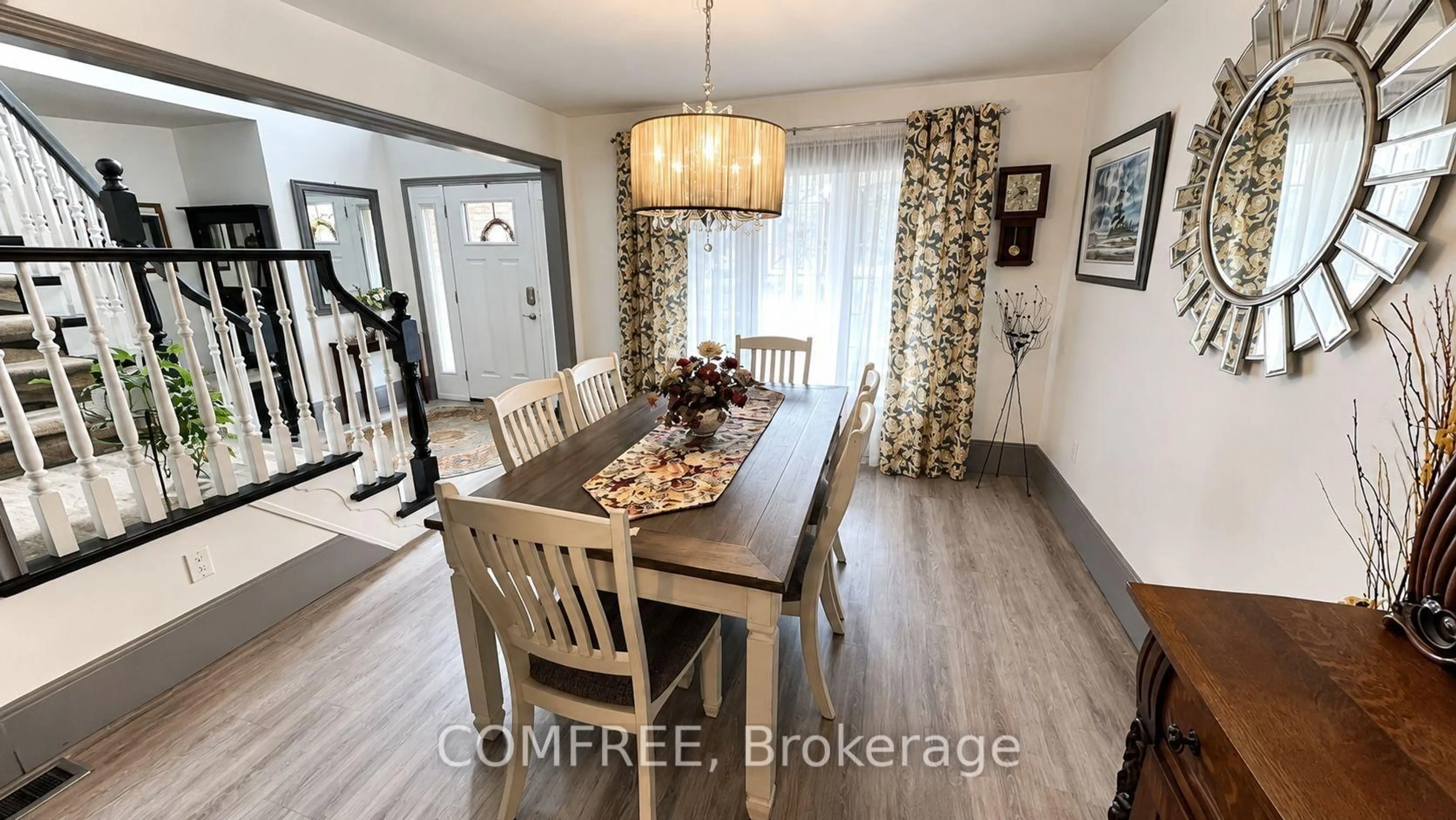 Dining room, wood/laminate floor for 10 Sinclair Cres, Aylmer Ontario N5H 3B7