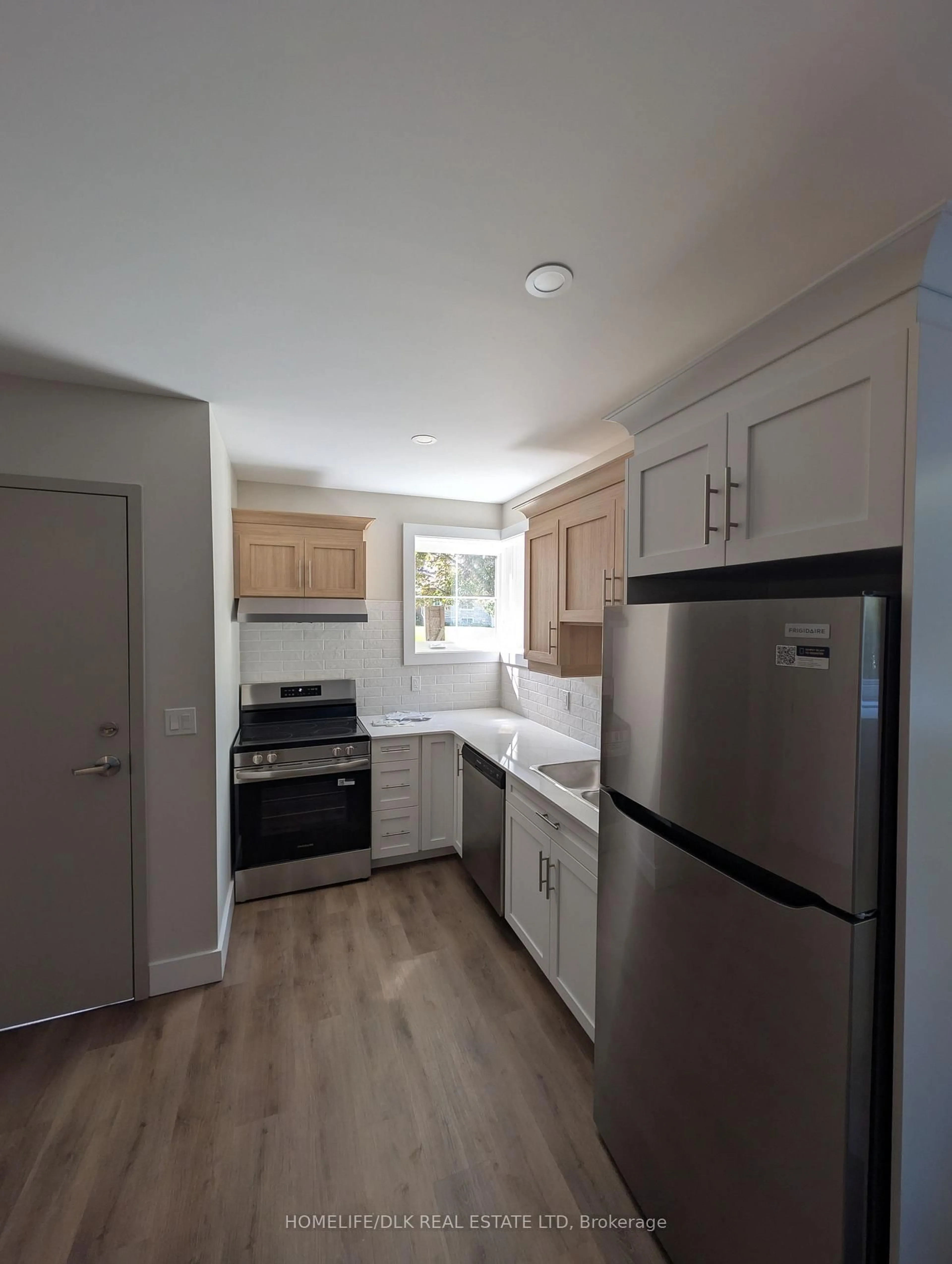 Standard kitchen, unknown for 12 Scace Ave, Brockville Ontario K6V 2A4