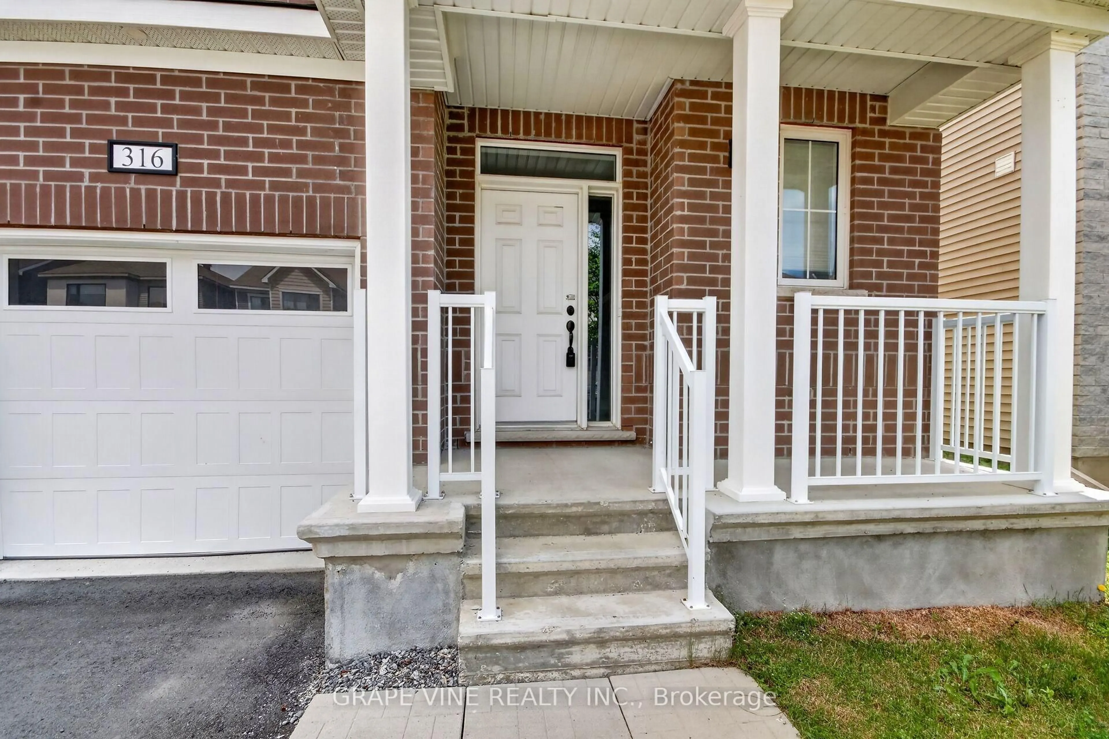 Indoor entryway for 316 Crossway Terr, Ottawa Ontario K2J 5X9