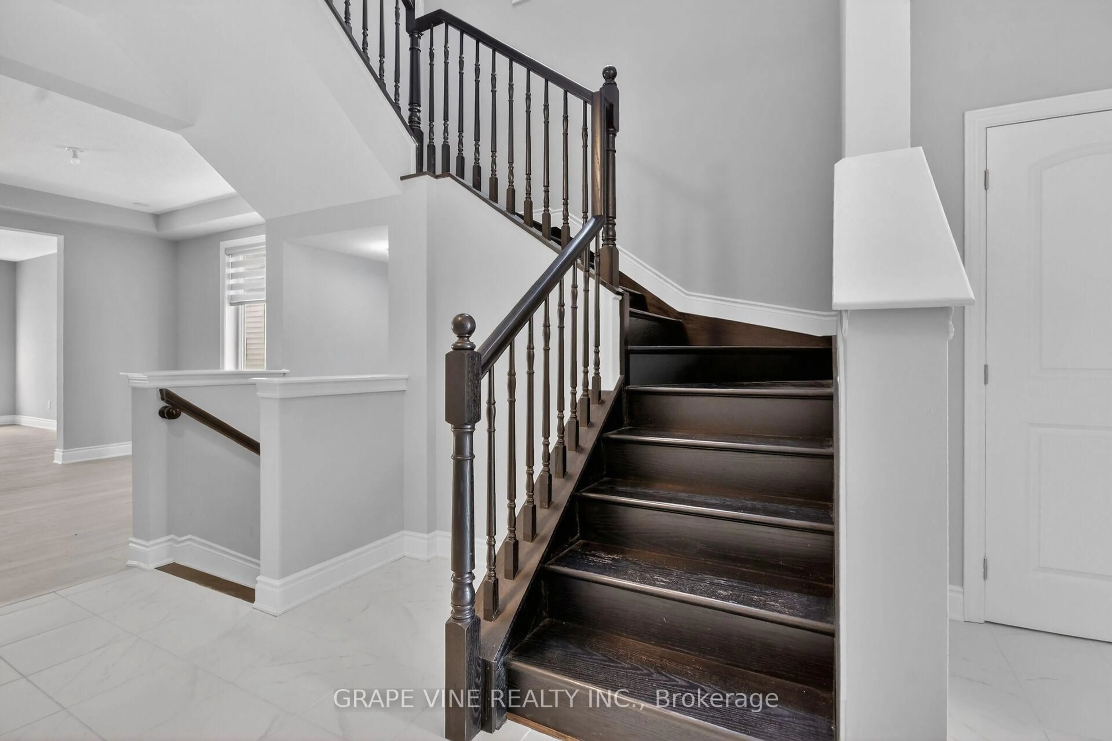Stairs for 316 Crossway Terr, Ottawa Ontario K2J 5X9
