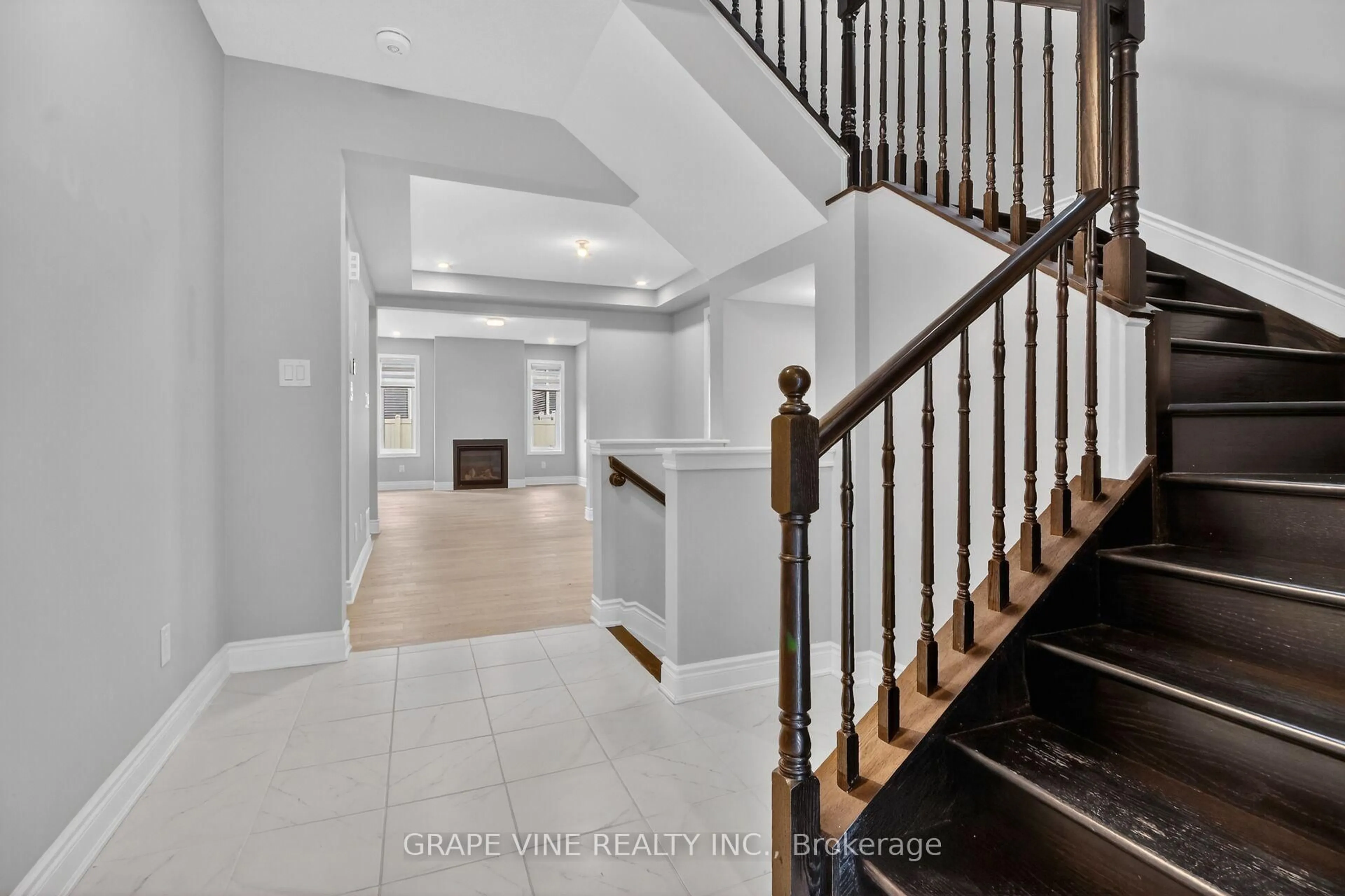Indoor entryway for 316 Crossway Terr, Ottawa Ontario K2J 5X9
