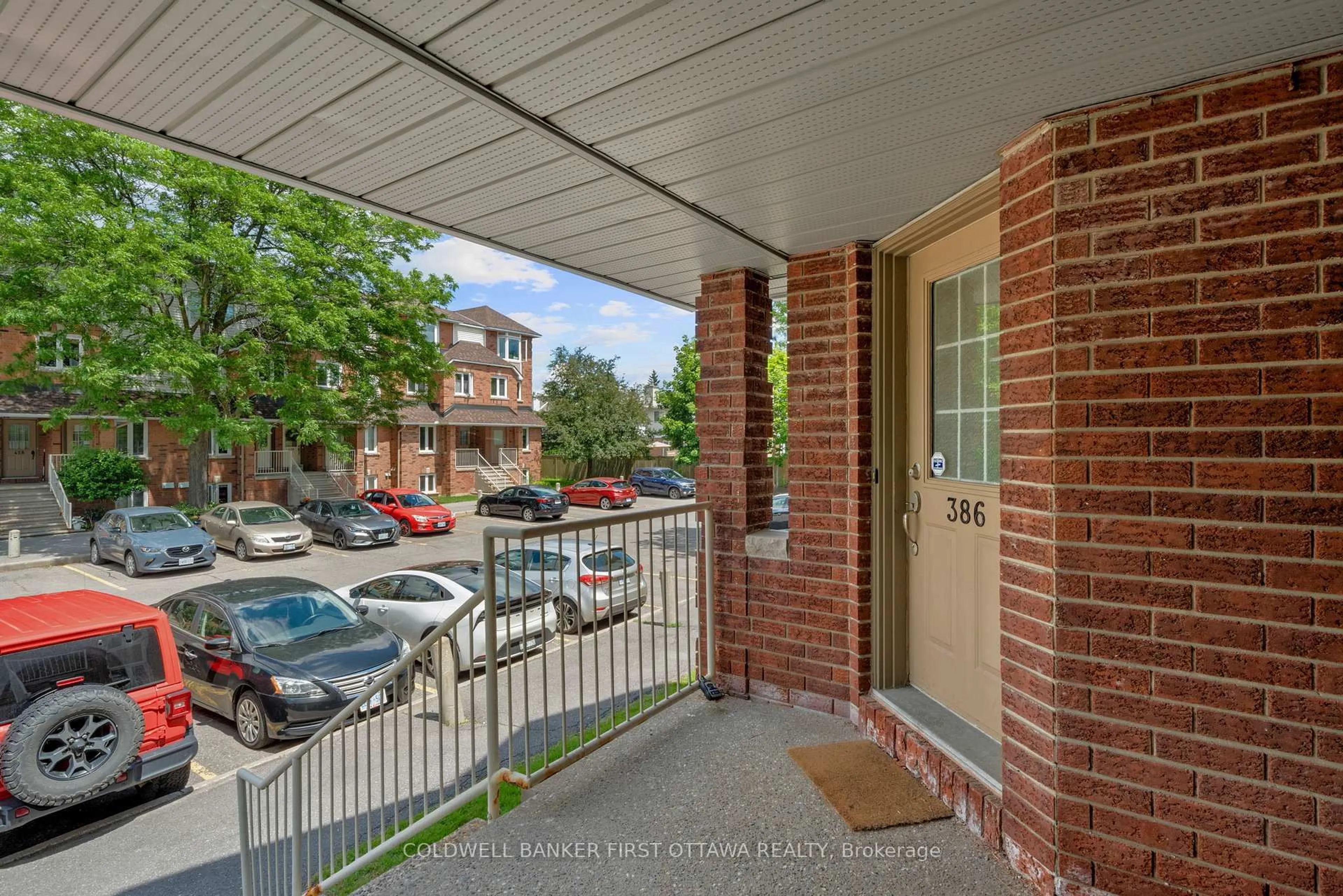 Patio, street for 386 Briston Private, Ottawa Ontario K1G 5R3