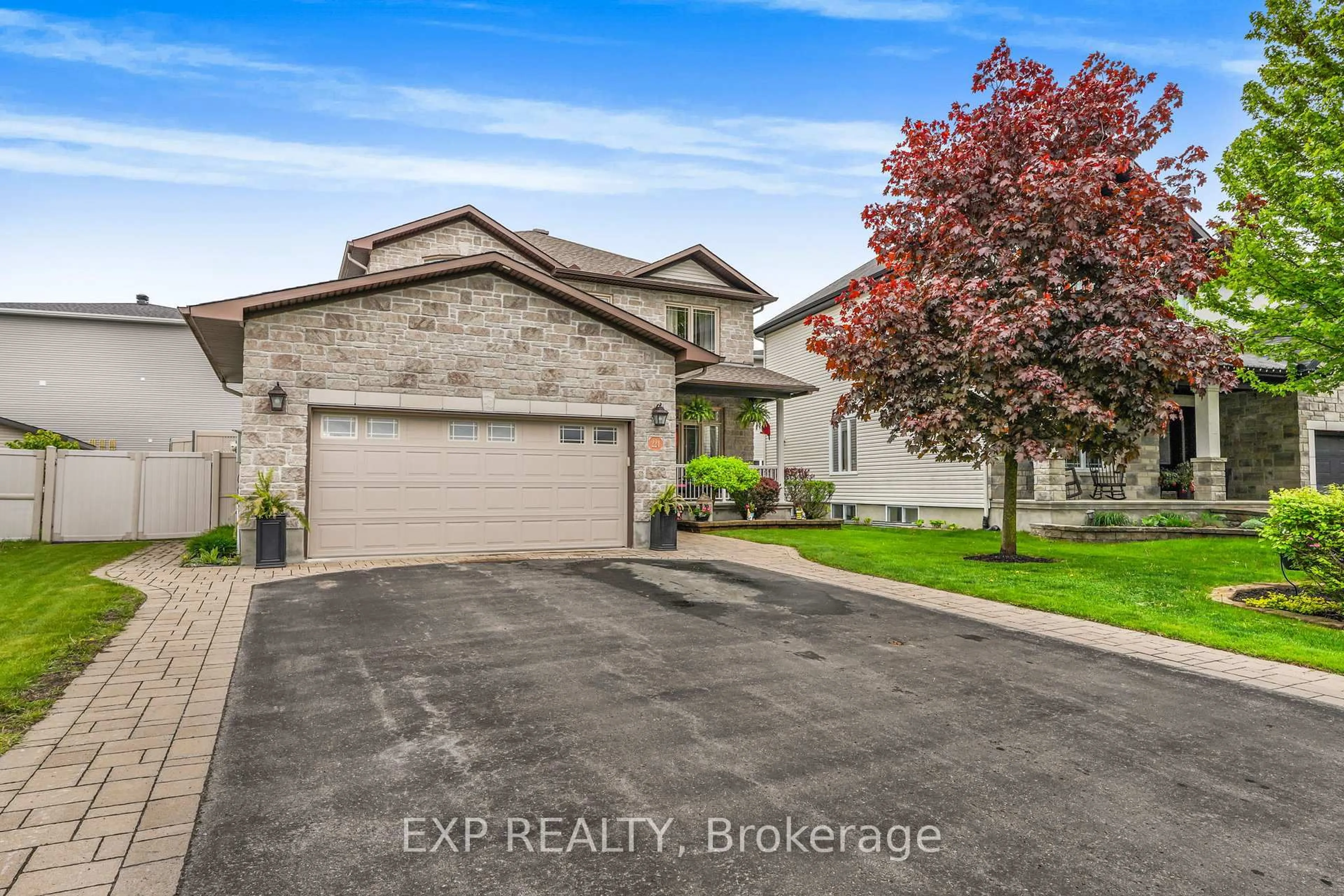 A pic from outside/outdoor area/front of a property/back of a property/a pic from drone, street for 224 Topaze Cres, Clarence-Rockland Ontario K4K 0E4