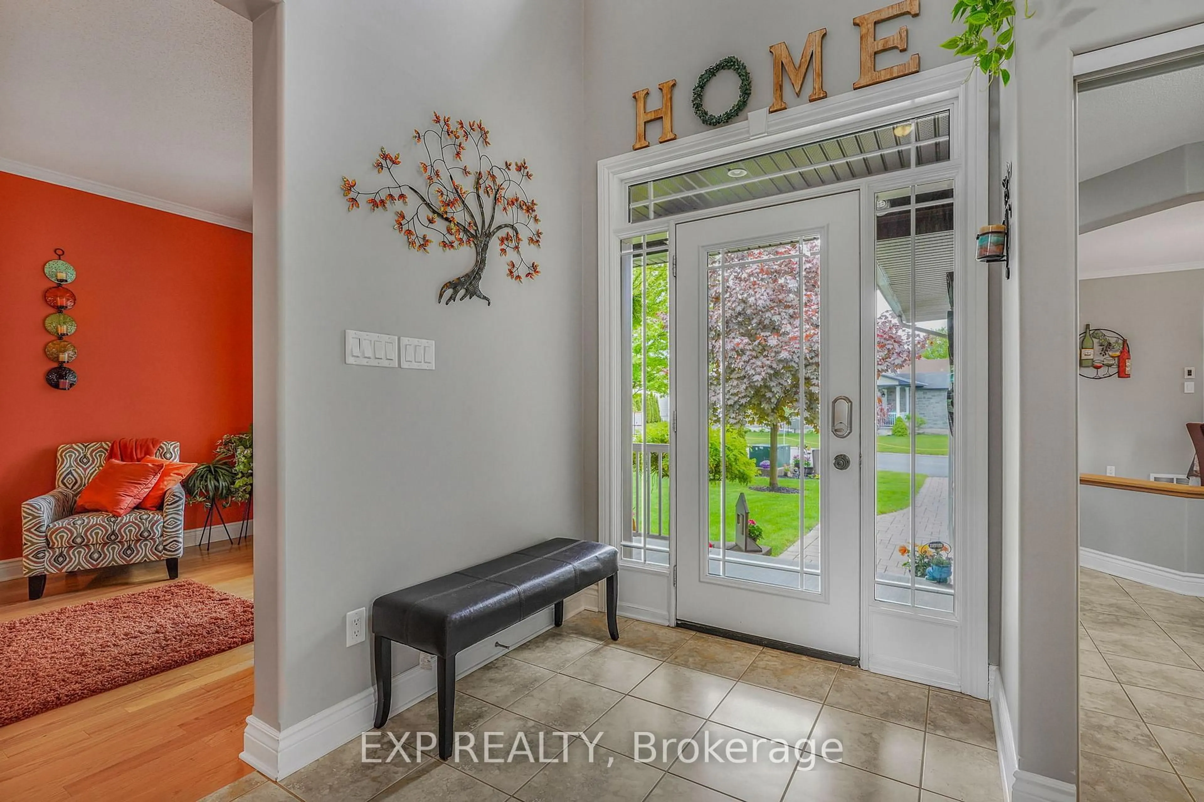 Indoor entryway for 224 Topaze Cres, Clarence-Rockland Ontario K4K 0E4