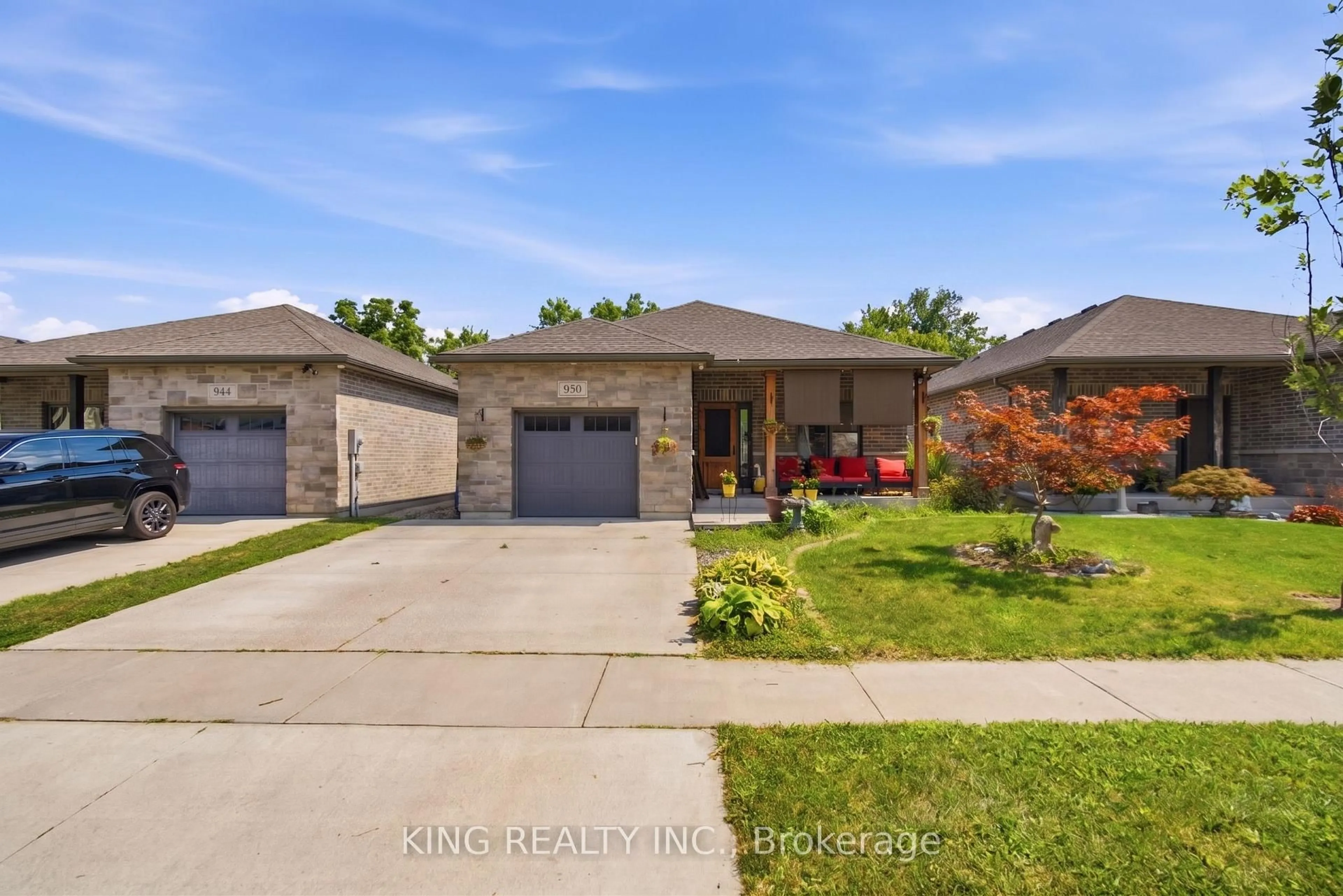 Home with brick exterior material, street for 950 Ellrose Ave, Windsor Ontario N8Y 3W9