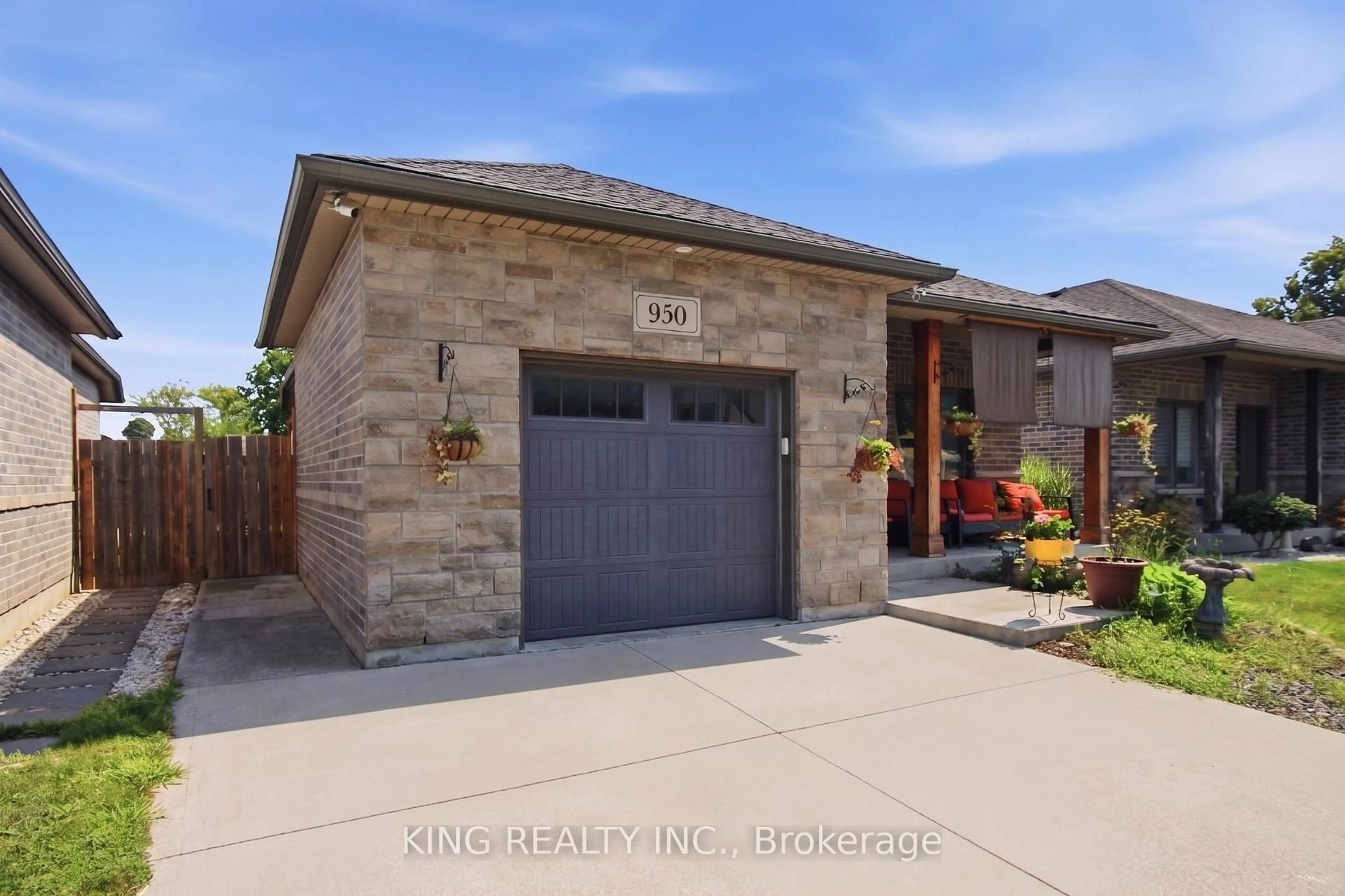 Unknown for 950 Ellrose Ave, Windsor Ontario N8Y 3W9