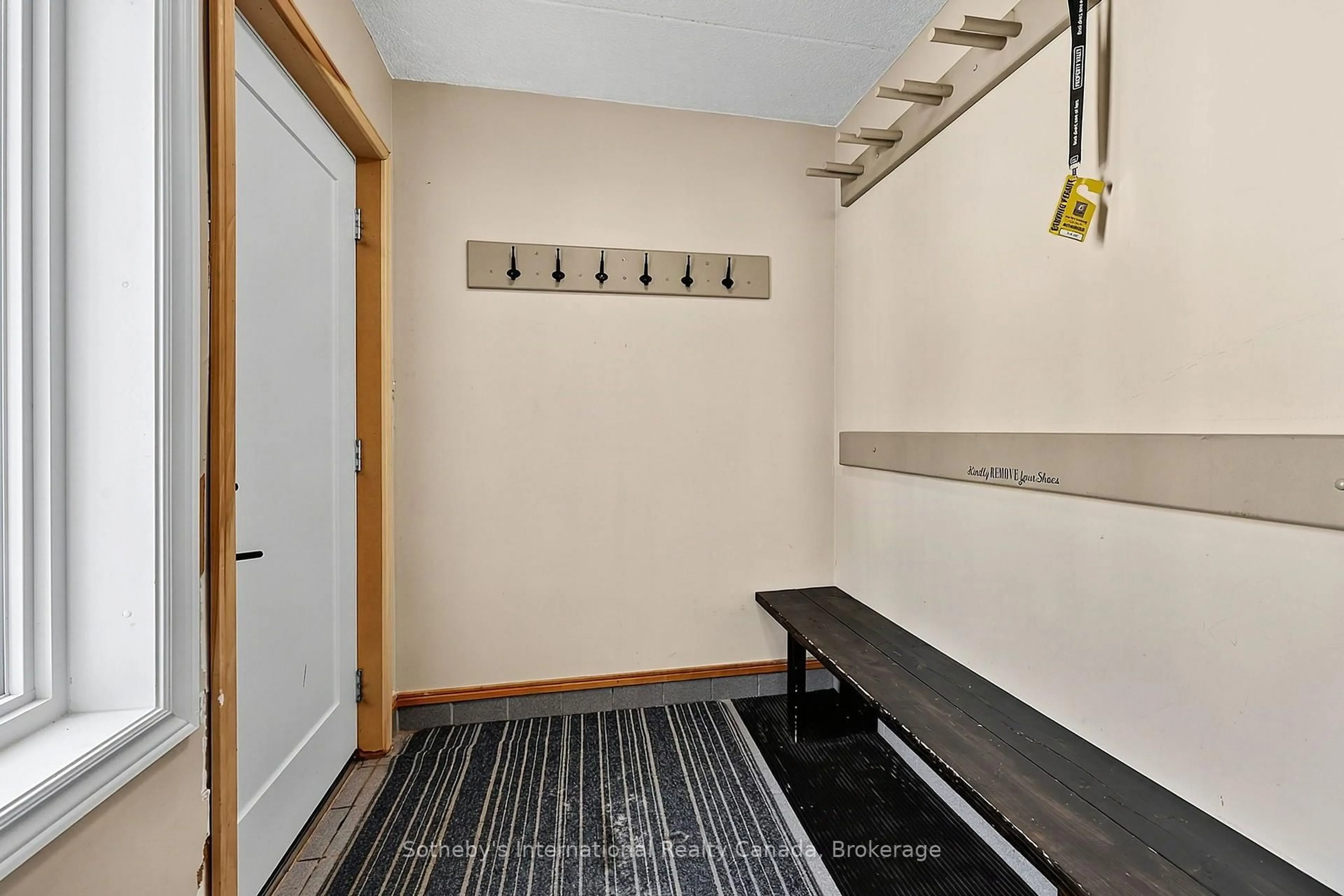 Indoor entryway for 107 Ann Heggveit Dr #313, Blue Mountains Ontario L9Y 0P7