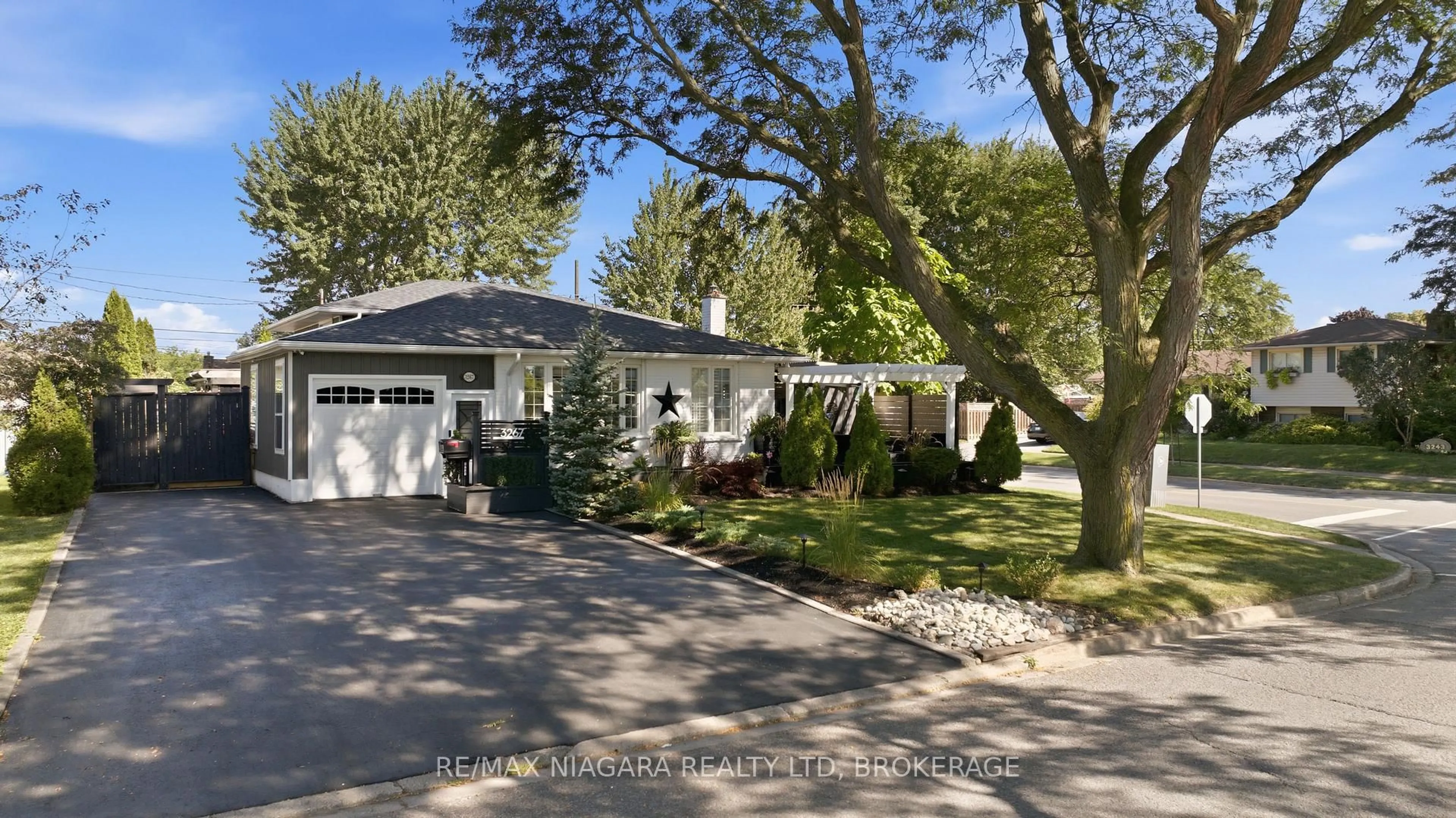 Home with vinyl exterior material, street for 3267 Cattell Dr, Niagara Falls Ontario L2G 6N3