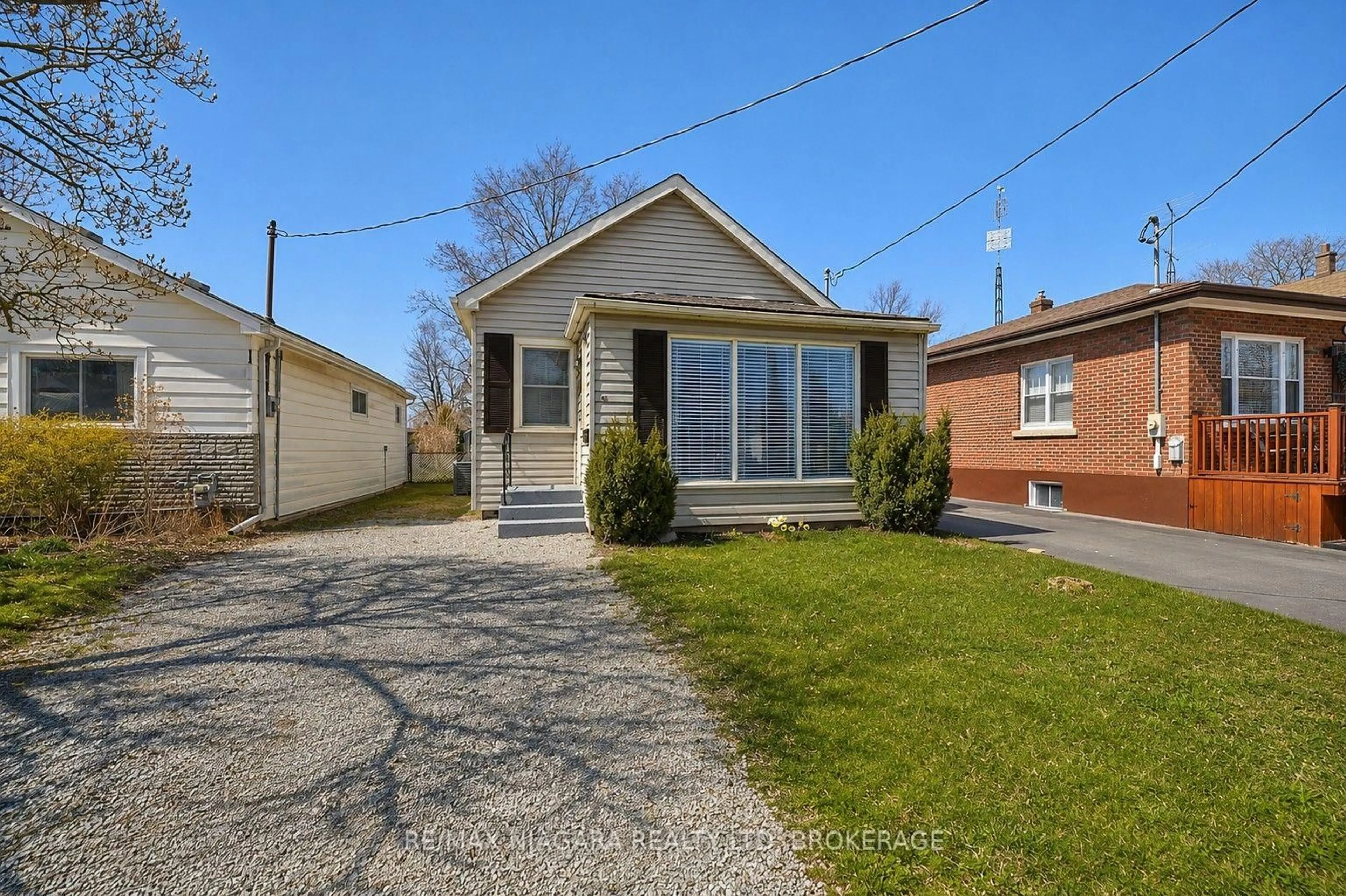 Patio, street for 44 Churchill St, St. Catharines Ontario L2S 2P5