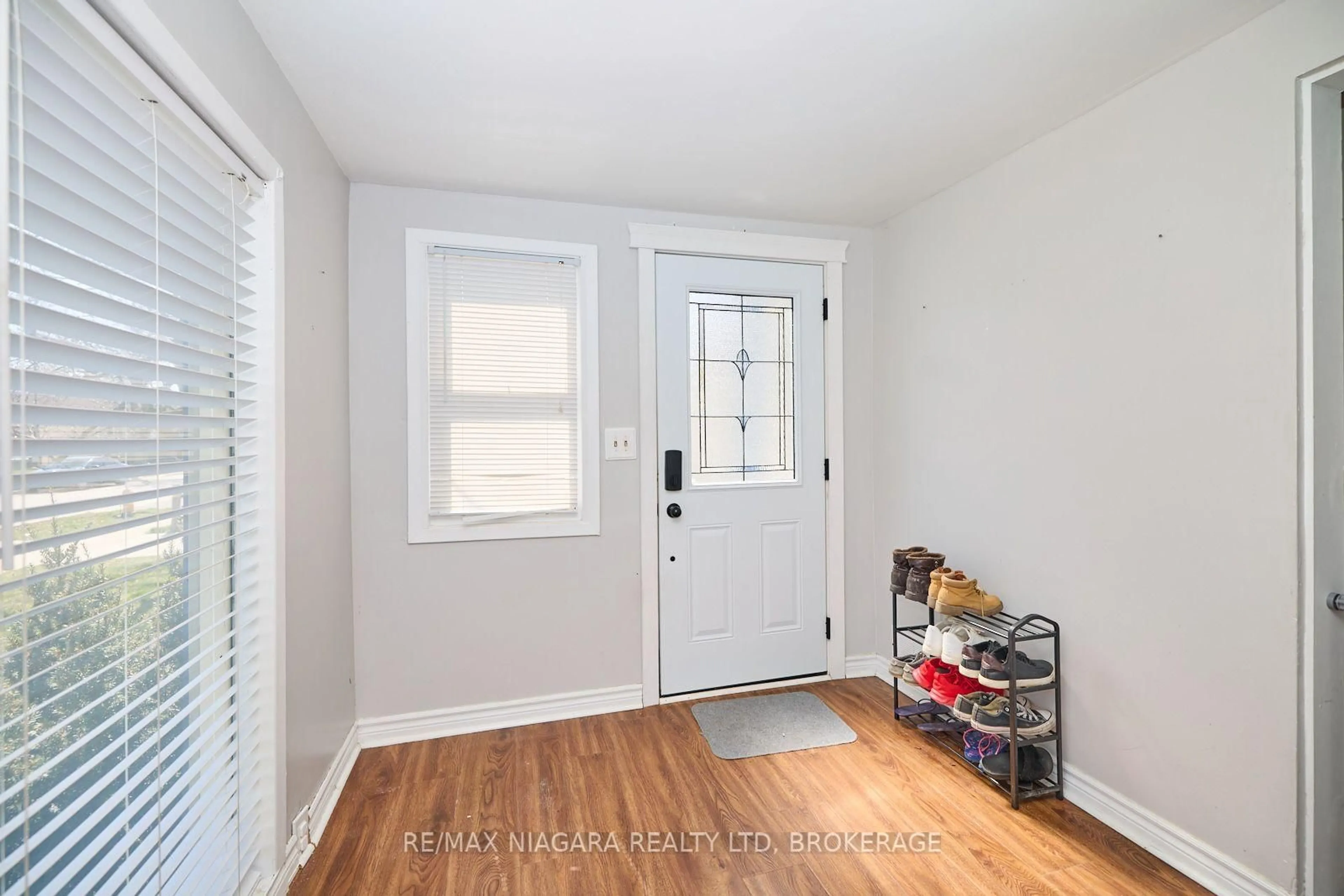 Indoor entryway for 44 Churchill St, St. Catharines Ontario L2S 2P5