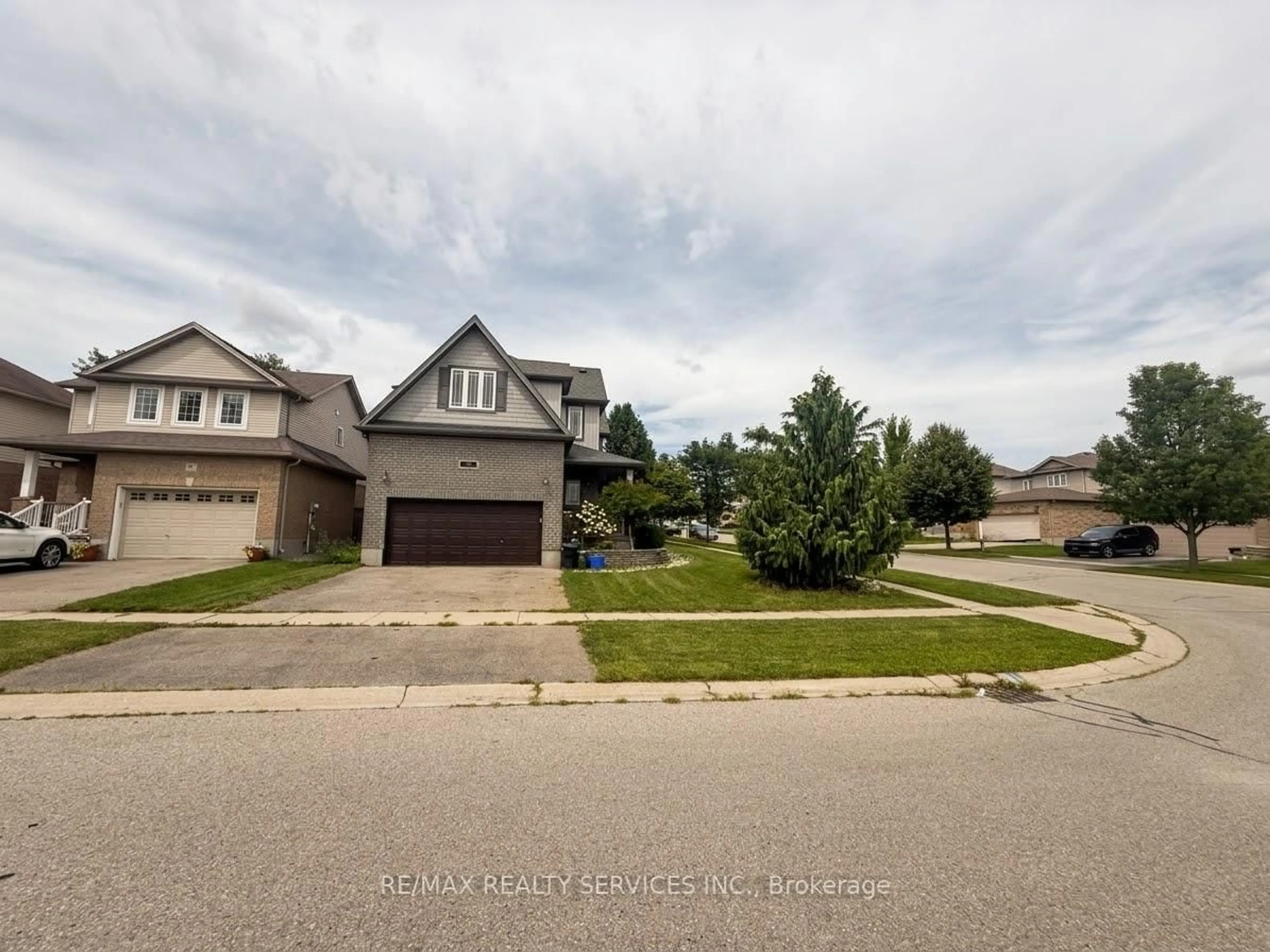 A pic from outside/outdoor area/front of a property/back of a property/a pic from drone, street for 3 Talon Dr, Woodstock Ontario N4V 0A5