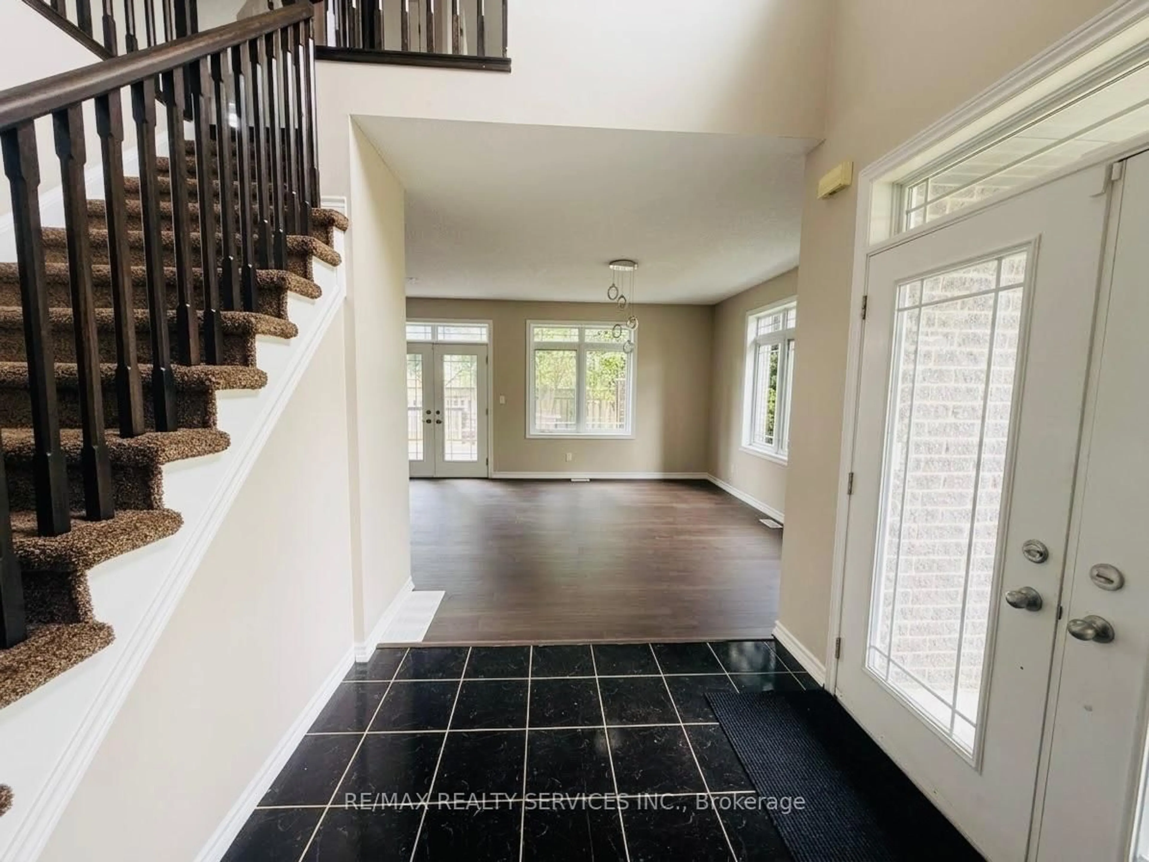 Indoor foyer for 3 Talon Dr, Woodstock Ontario N4V 0A5