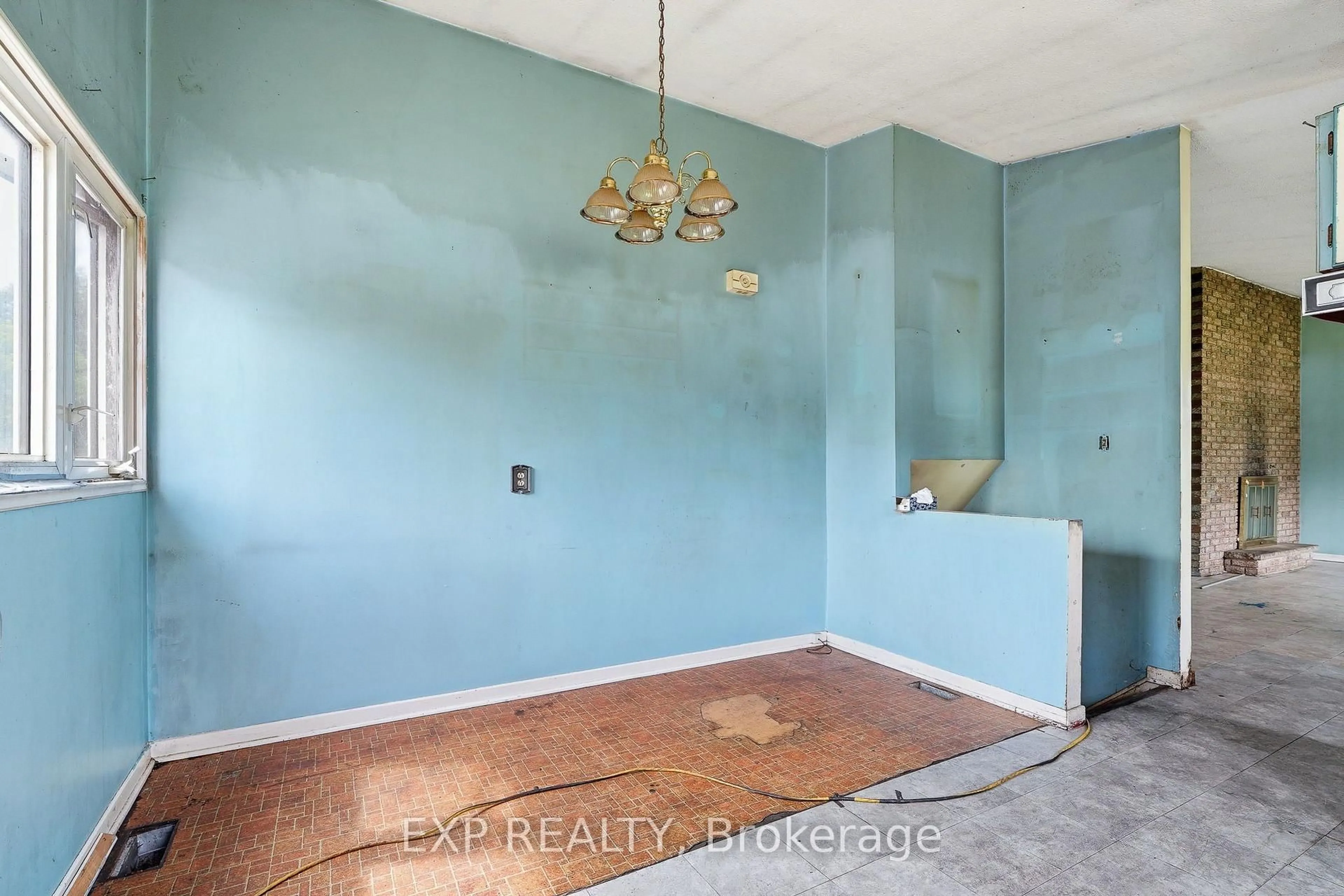 A pic of a room for 2498 Mer Bleue Rd, Ottawa Ontario K4B 1H9