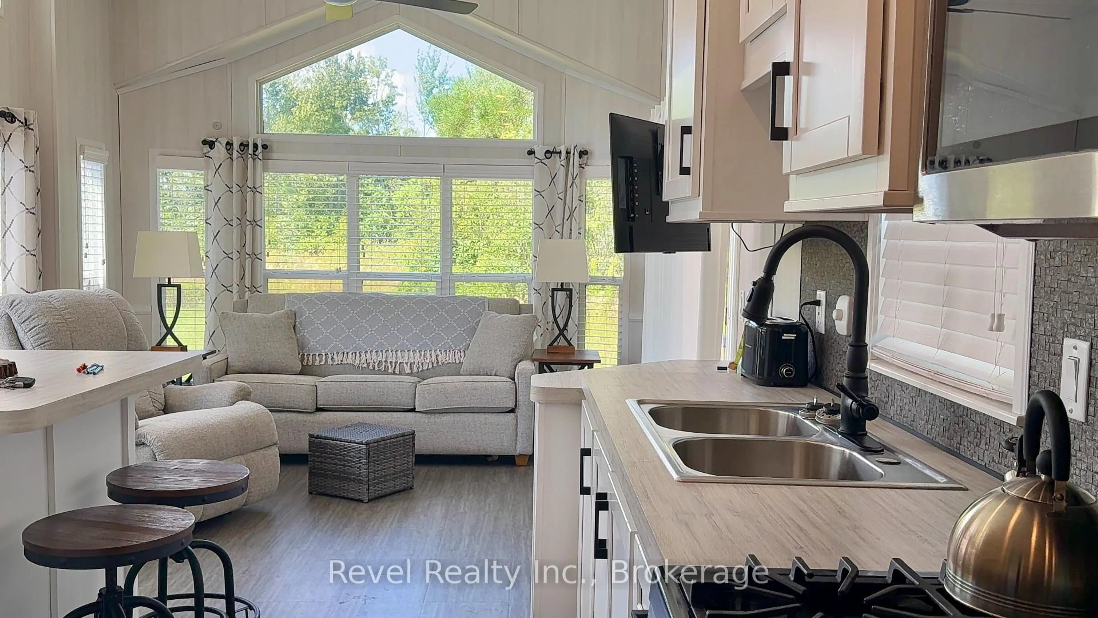 Open concept kitchen, unknown for 657 Thunder Bridge Rd #CV082, Kawartha Lakes Ontario K9V 4R1