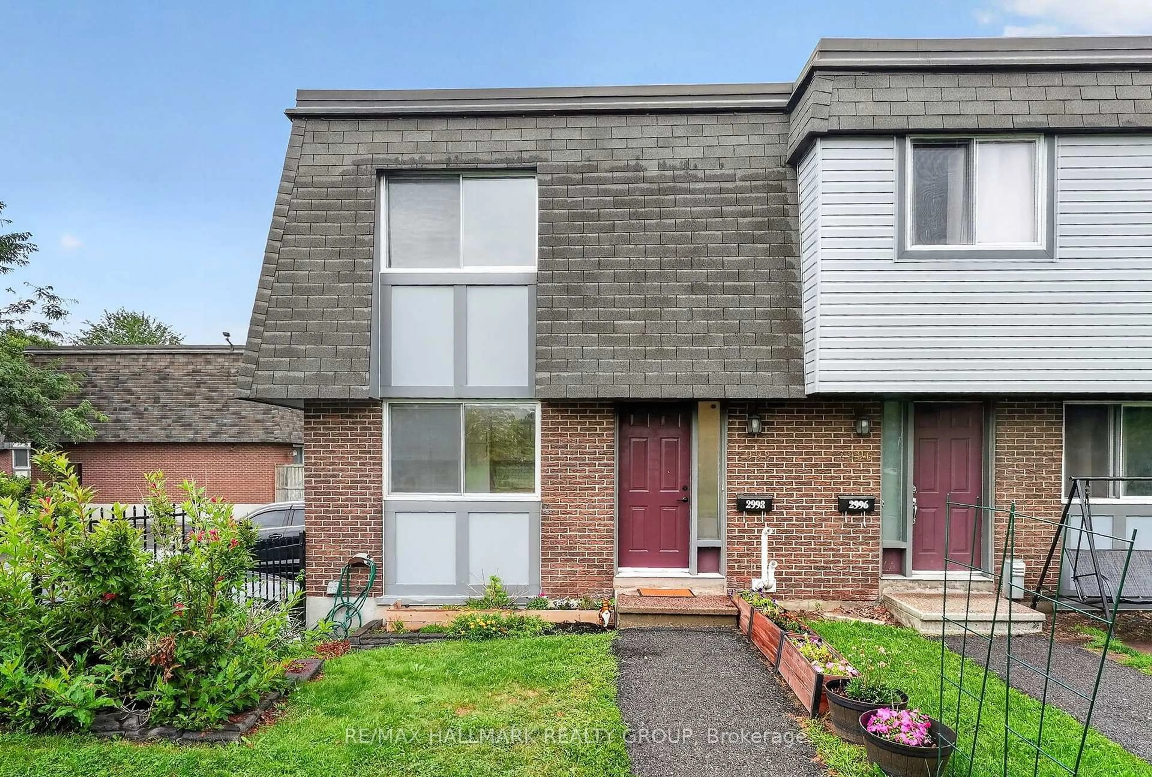 Home with brick exterior material, street for 2998 Fairlea Cres, Ottawa Ontario K1V 8T7