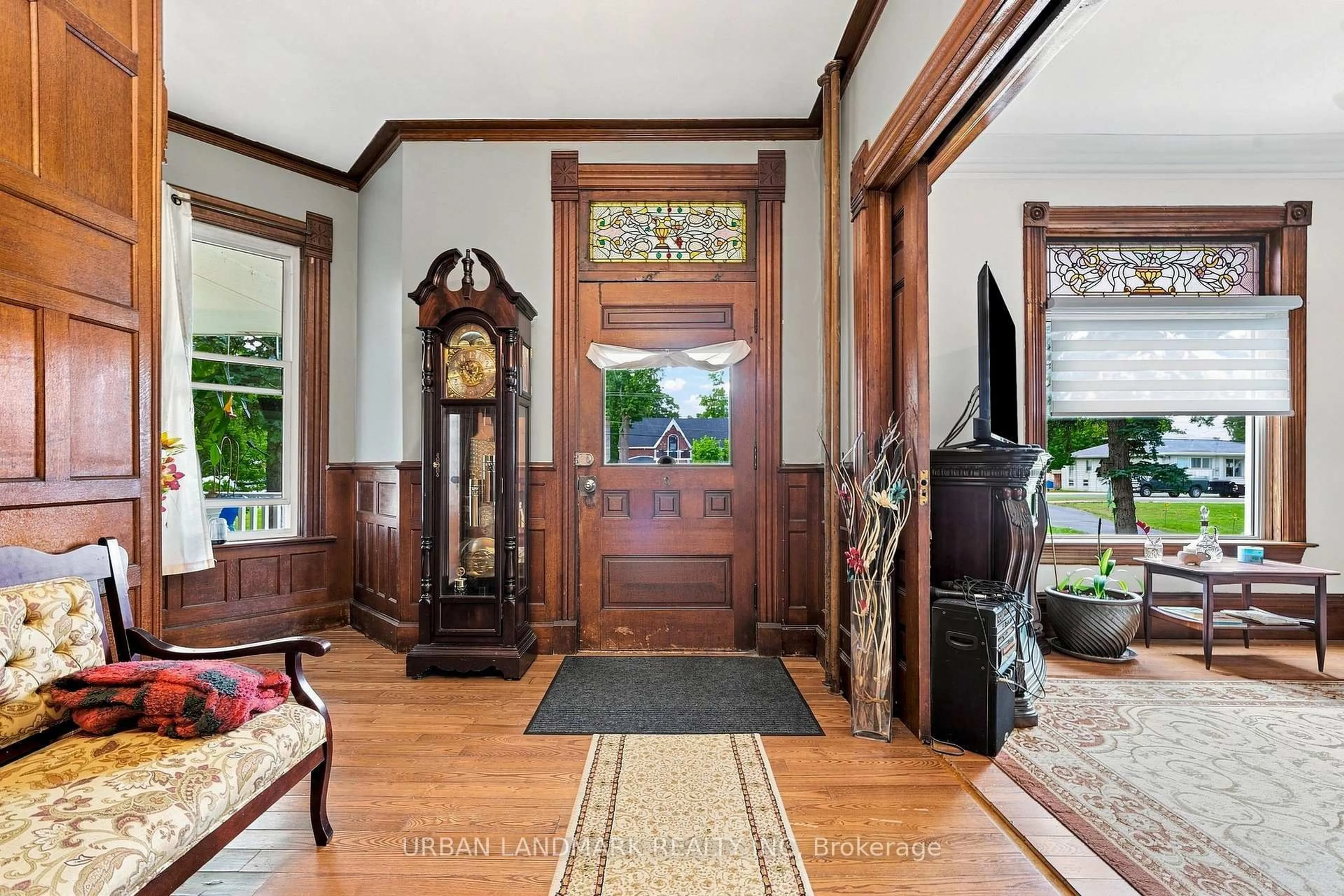 Indoor entryway for 158 St Lawrence St, Madoc Ontario K0K 2K0