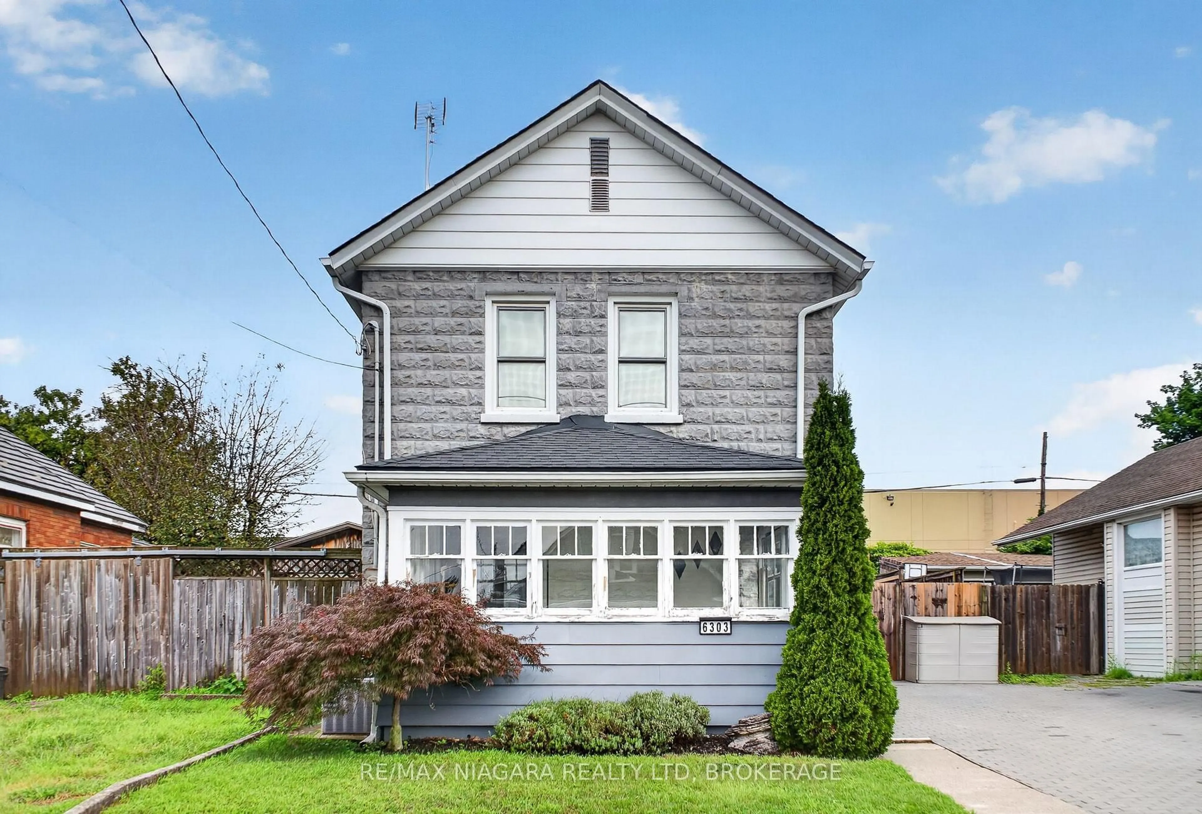 Home with vinyl exterior material, street for 6303 Ker St, Niagara Falls Ontario L2G 1X7