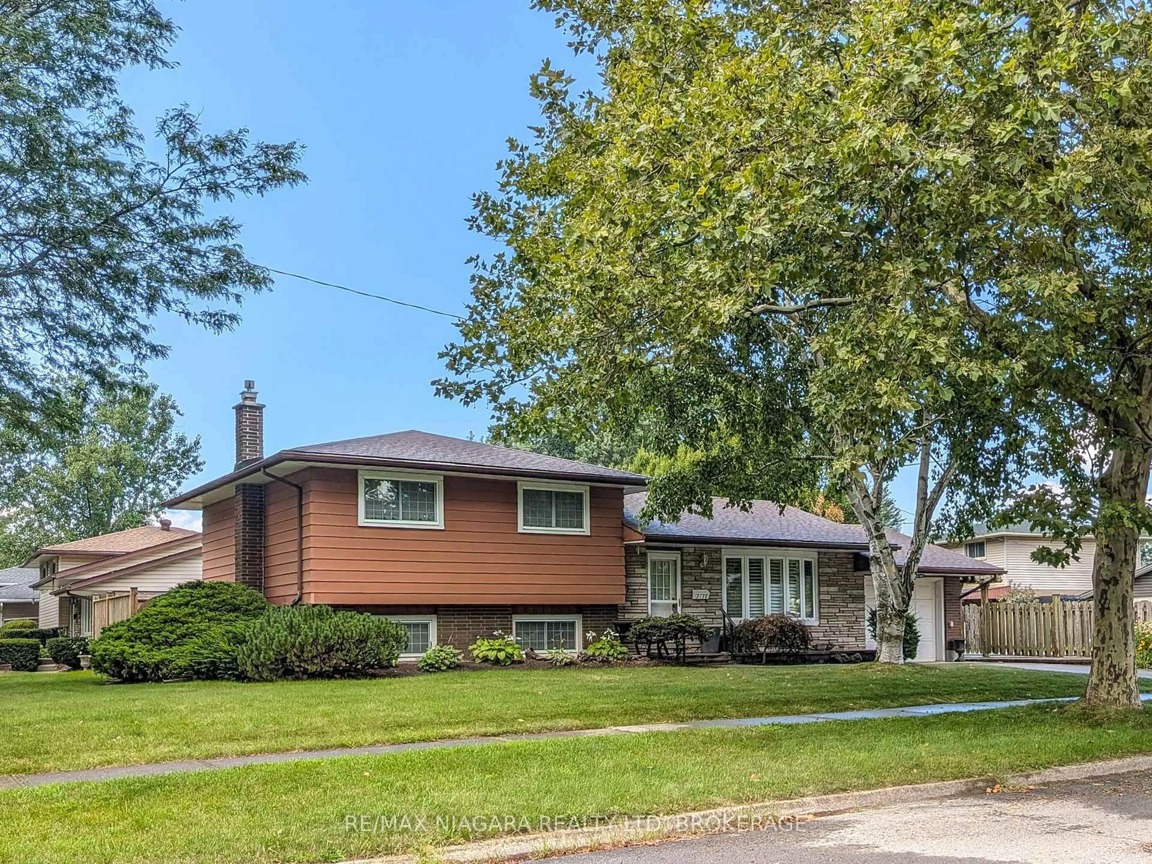 Home with brick exterior material, street for 3139 Chipman Cres, Niagara Falls Ontario L2G 6M6