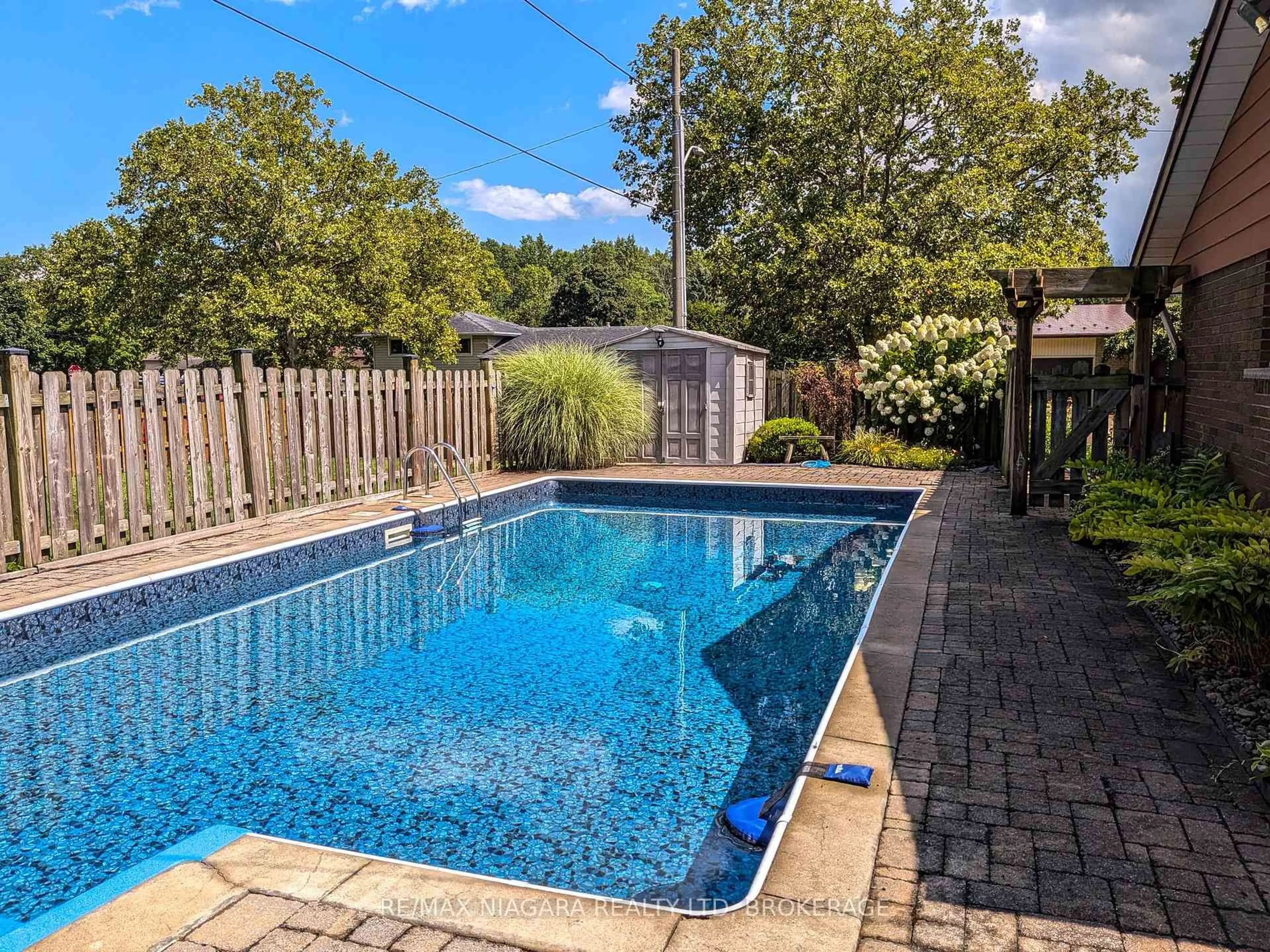 Pool for 3139 Chipman Cres, Niagara Falls Ontario L2G 6M6