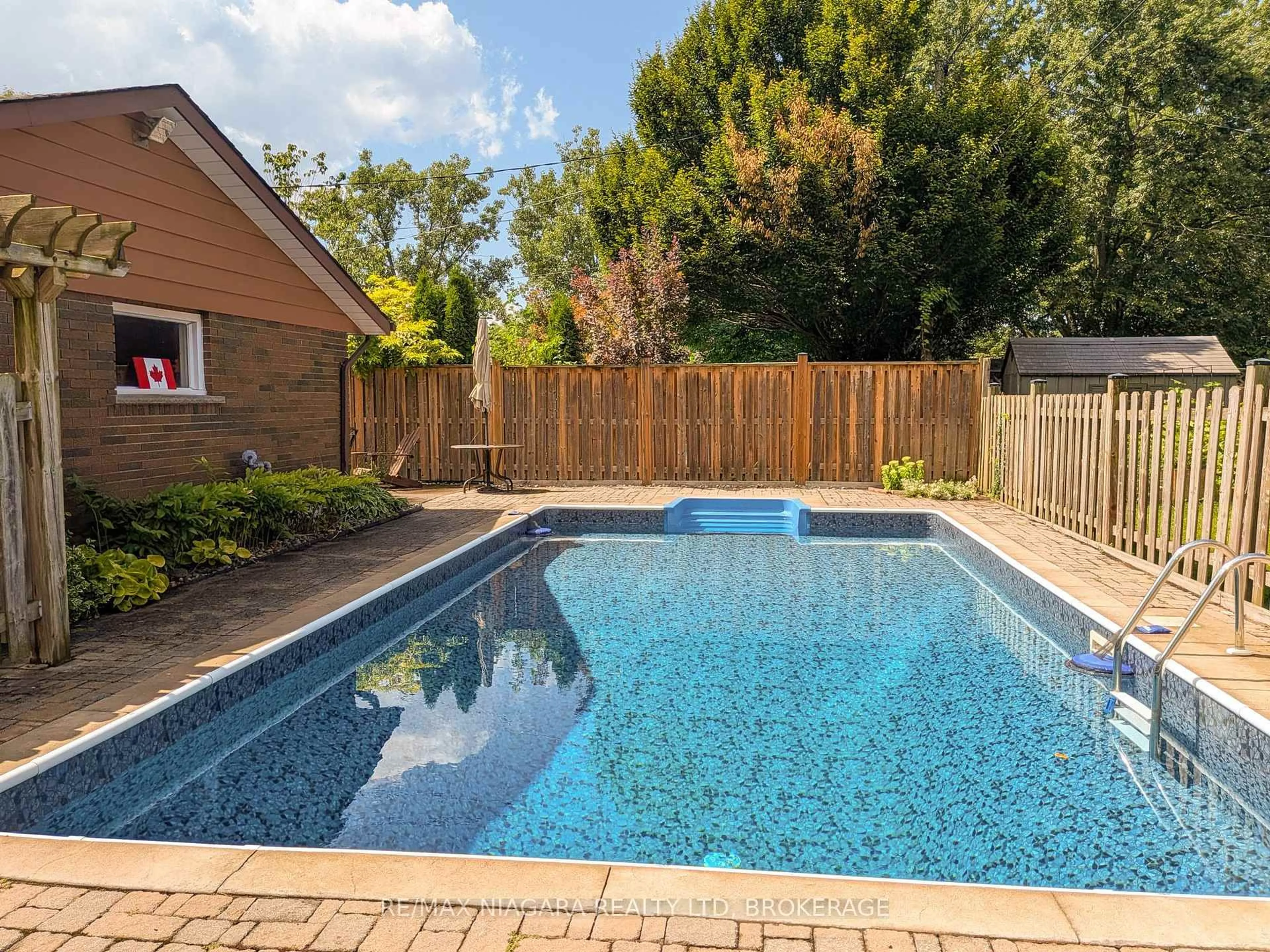 Pool for 3139 Chipman Cres, Niagara Falls Ontario L2G 6M6