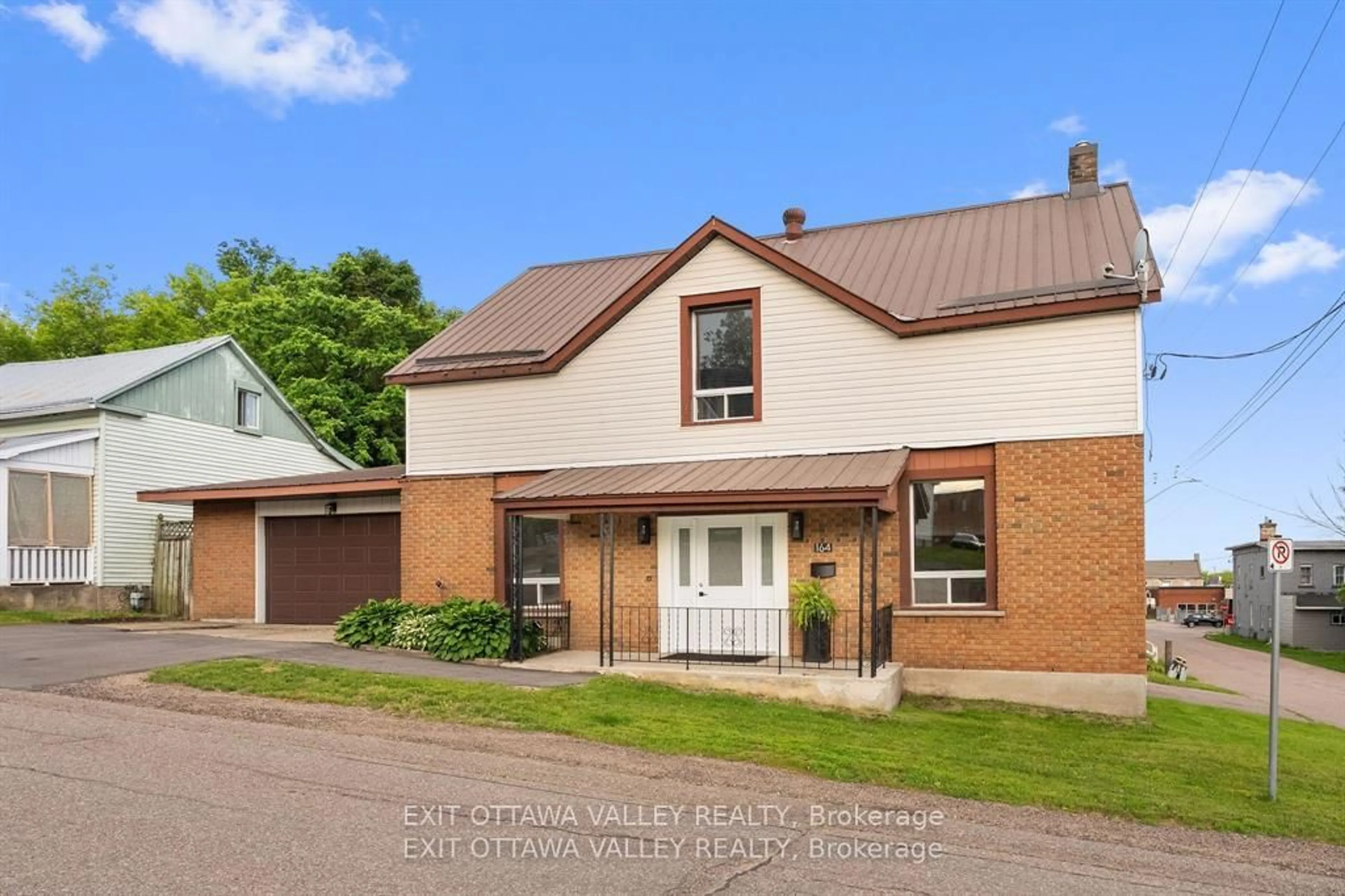Home with brick exterior material, street for 164 Maple Ave, Pembroke Ontario K8A 1L2