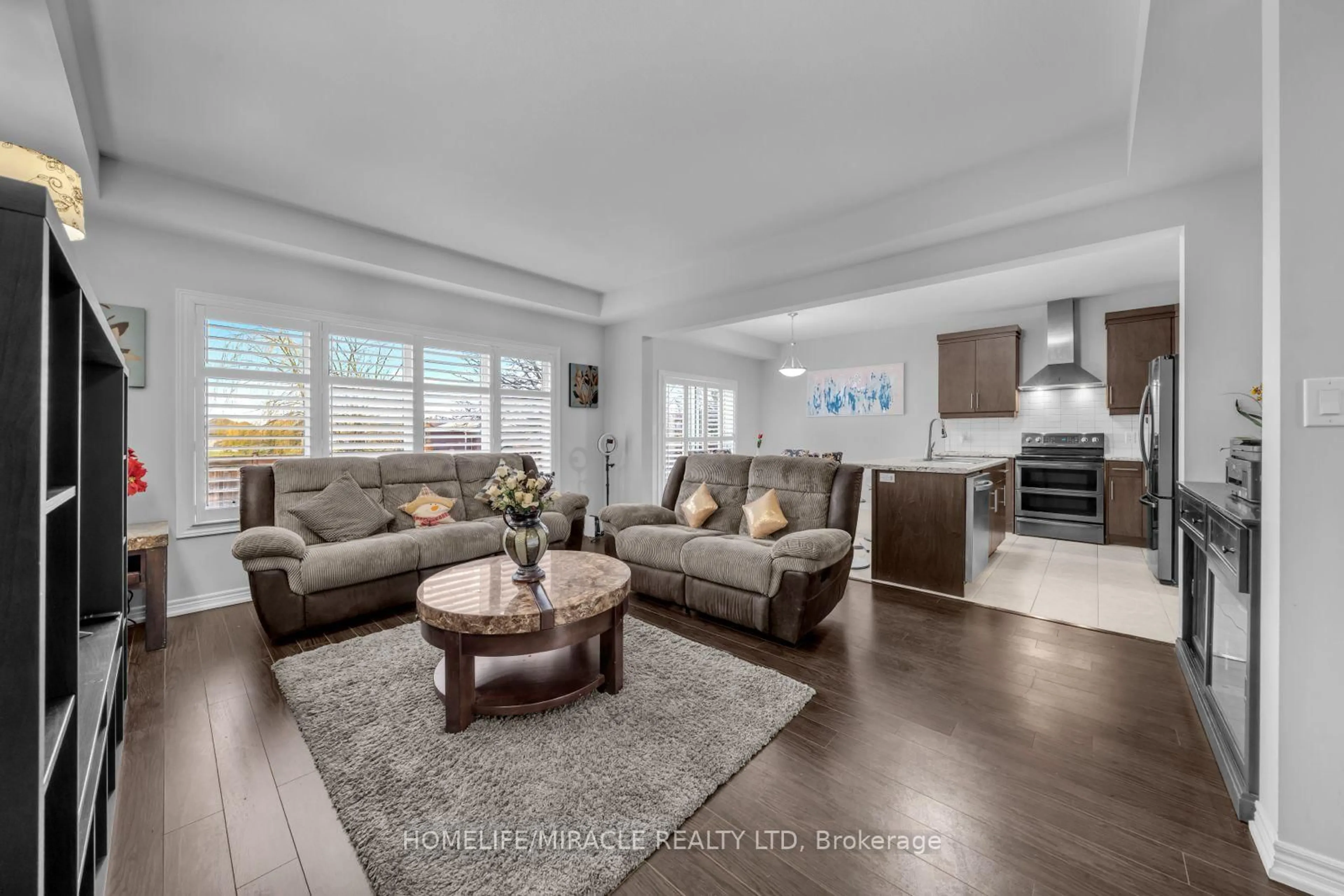 Living room with furniture, unknown for 83 Monarch St, Welland Ontario L3C 0E6
