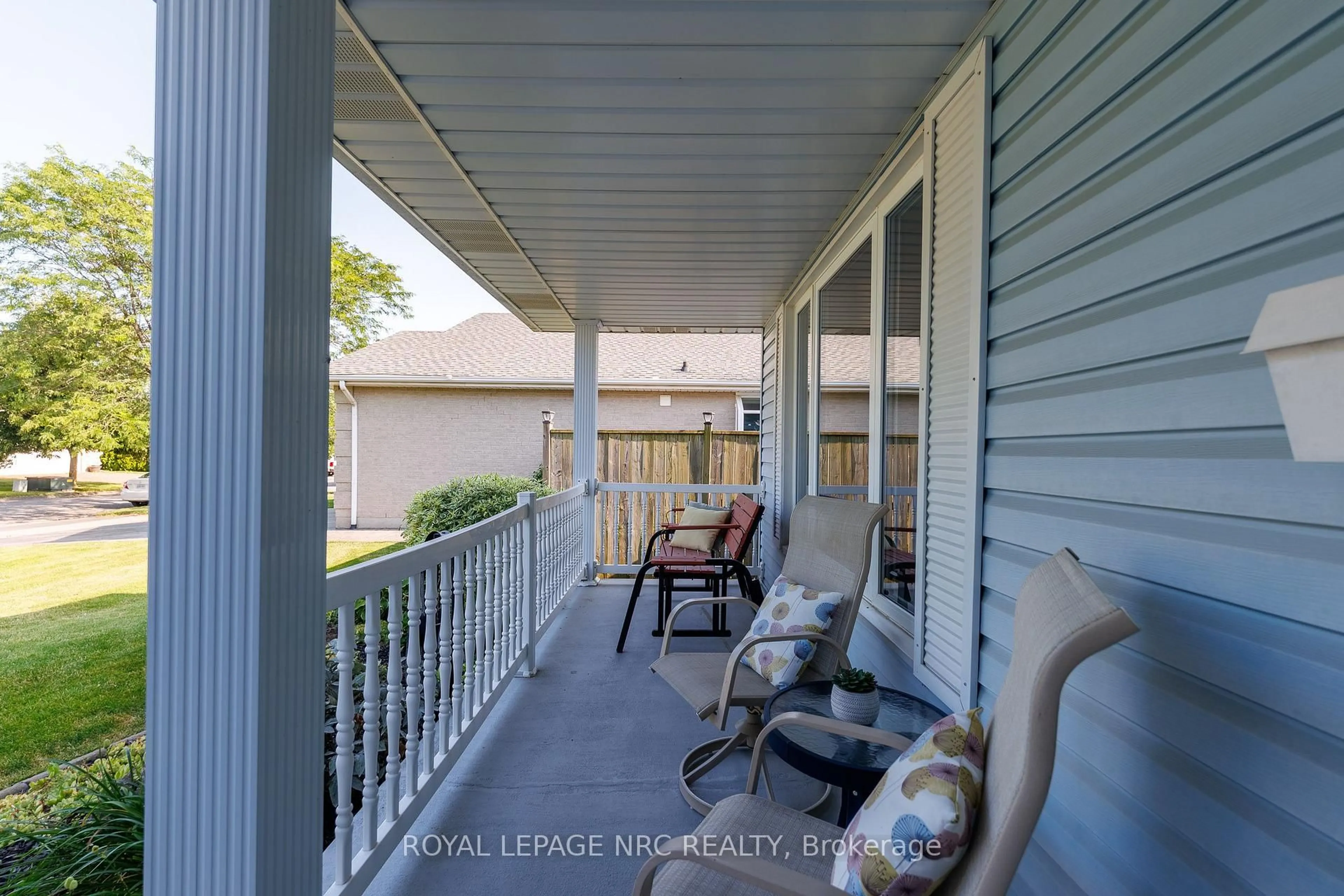 Patio, water/lake/river/ocean view for 15 Foxhill Cres, St. Catharines Ontario L2S 3T9