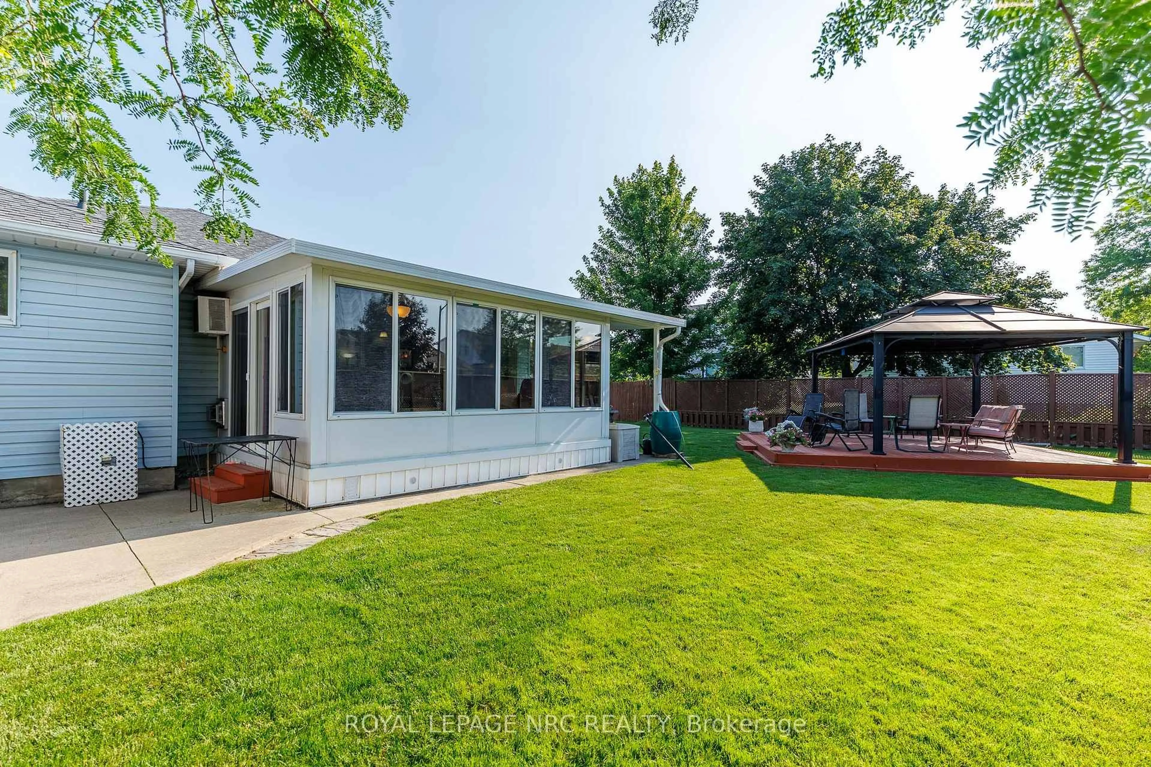 Unknown for 15 Foxhill Cres, St. Catharines Ontario L2S 3T9