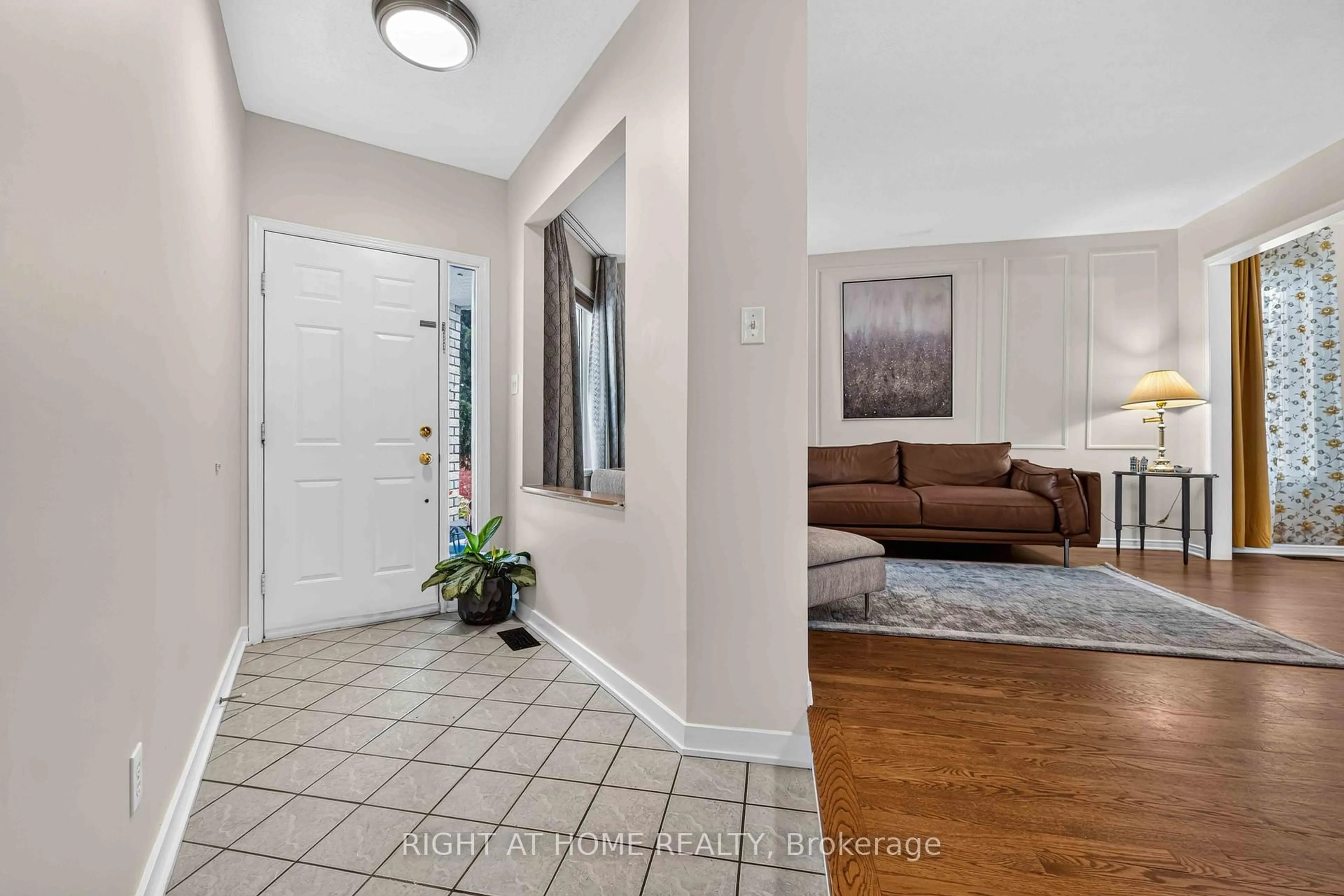 Indoor entryway for 1552 STOJKO St, Ottawa Ontario K4A 4A1