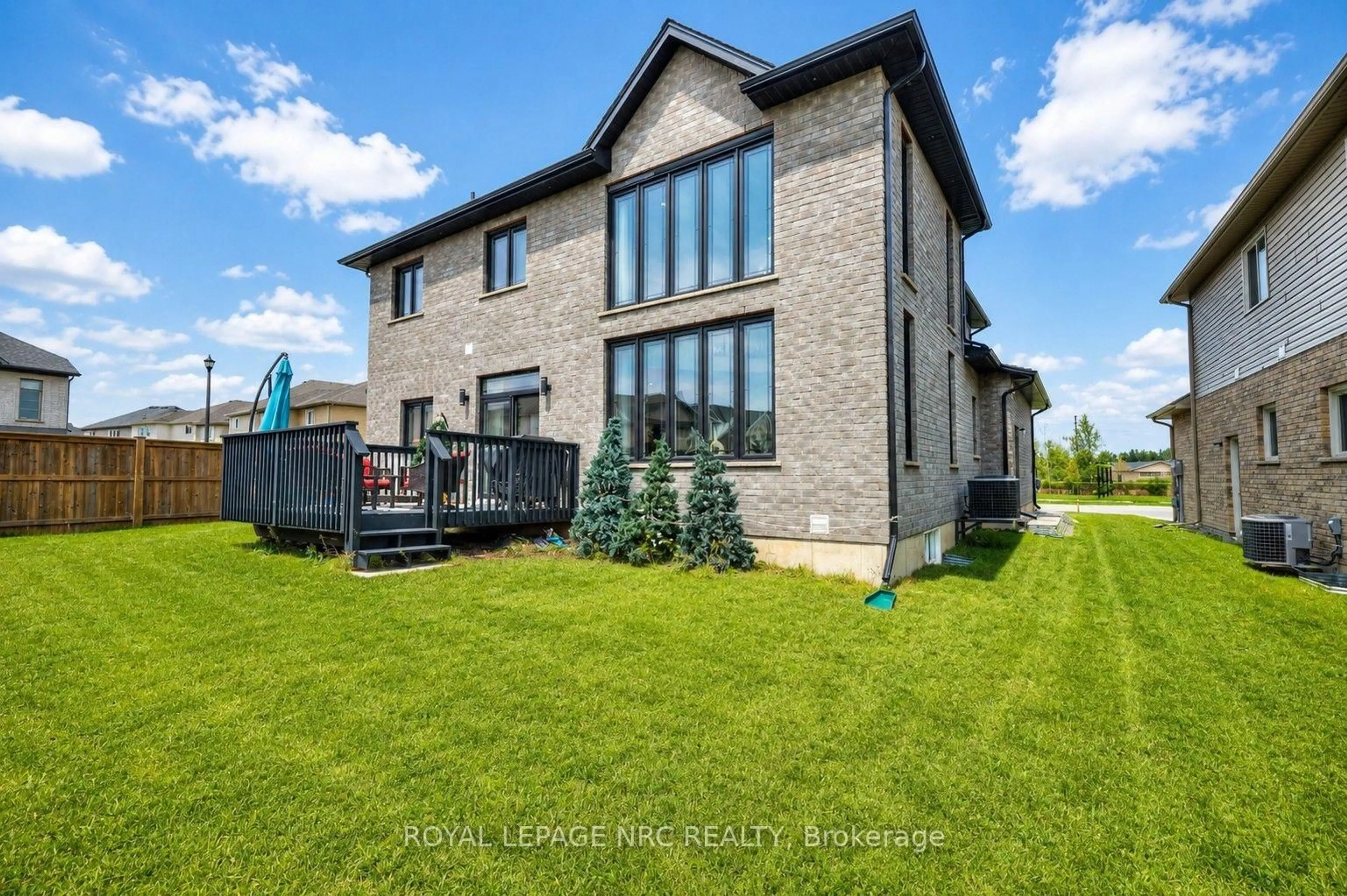 Home with brick exterior material, unknown for 31 Bergenstein Cres, Pelham Ontario L3E 0A3