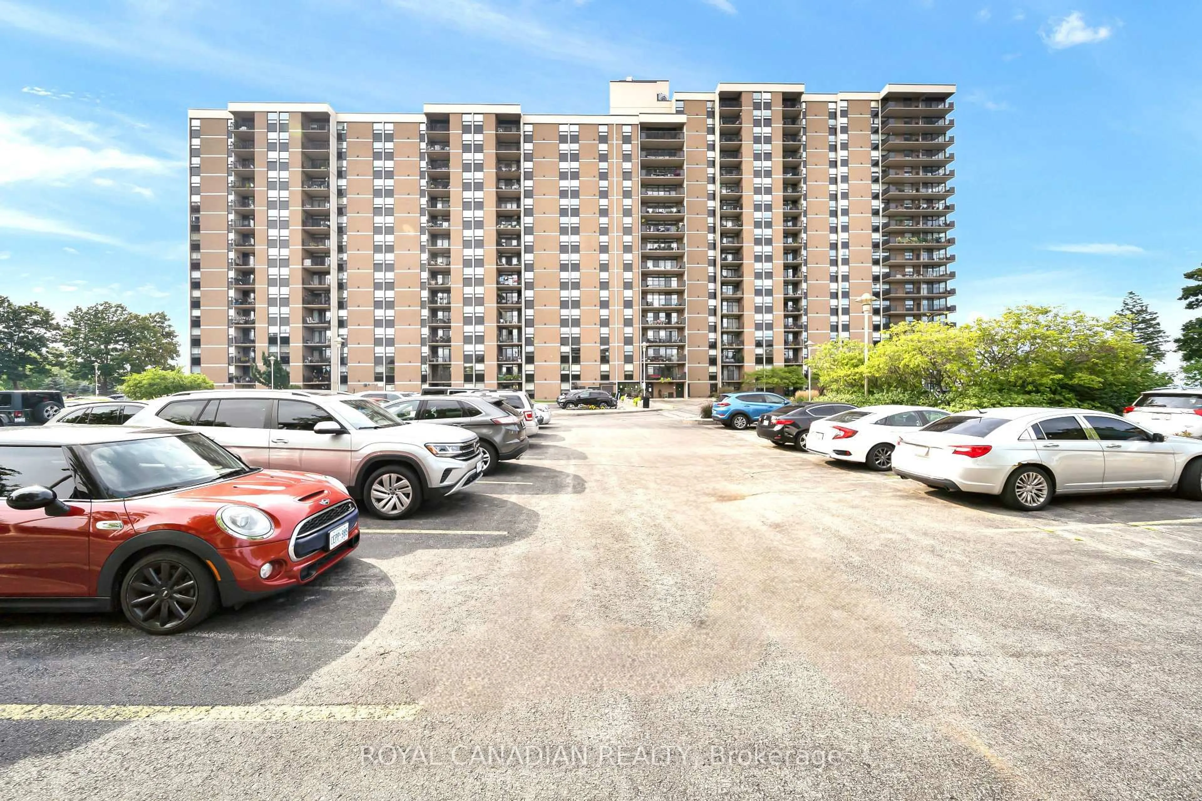 A pic from outside/outdoor area/front of a property/back of a property/a pic from drone, street for 500 GREEN Rd #701, Hamilton Ontario L8E 3M6