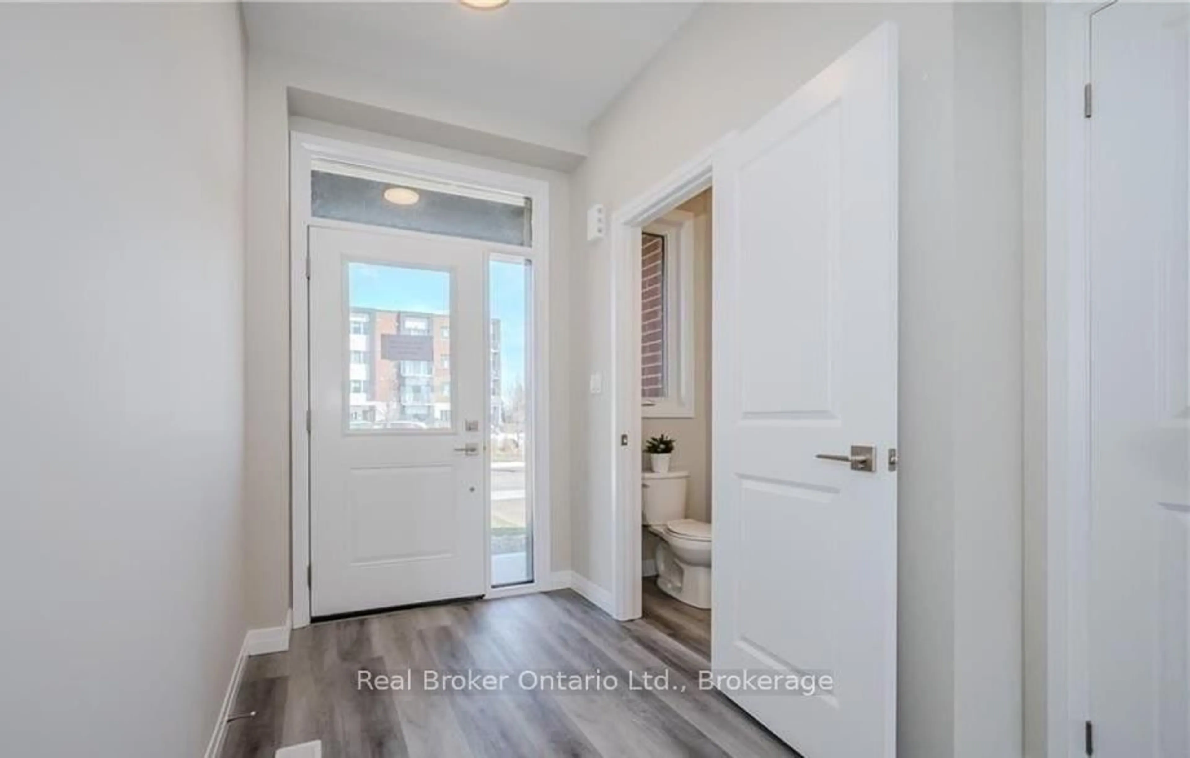 Indoor entryway for 66 Ayr Meadows Cres, North Dumfries Ontario N0B 1E0