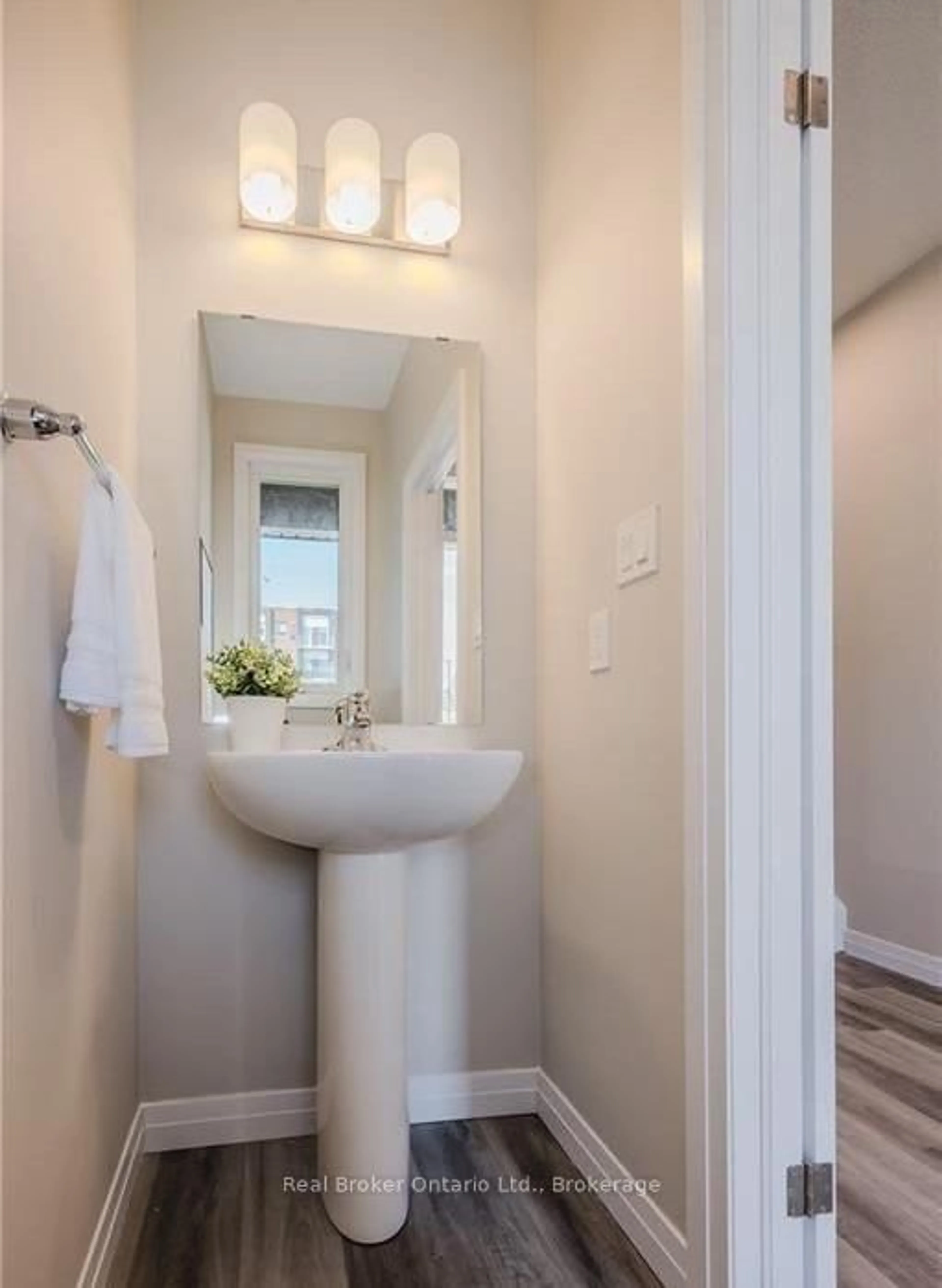 Contemporary bathroom, ceramic/tile floor for 66 Ayr Meadows Cres, North Dumfries Ontario N0B 1E0
