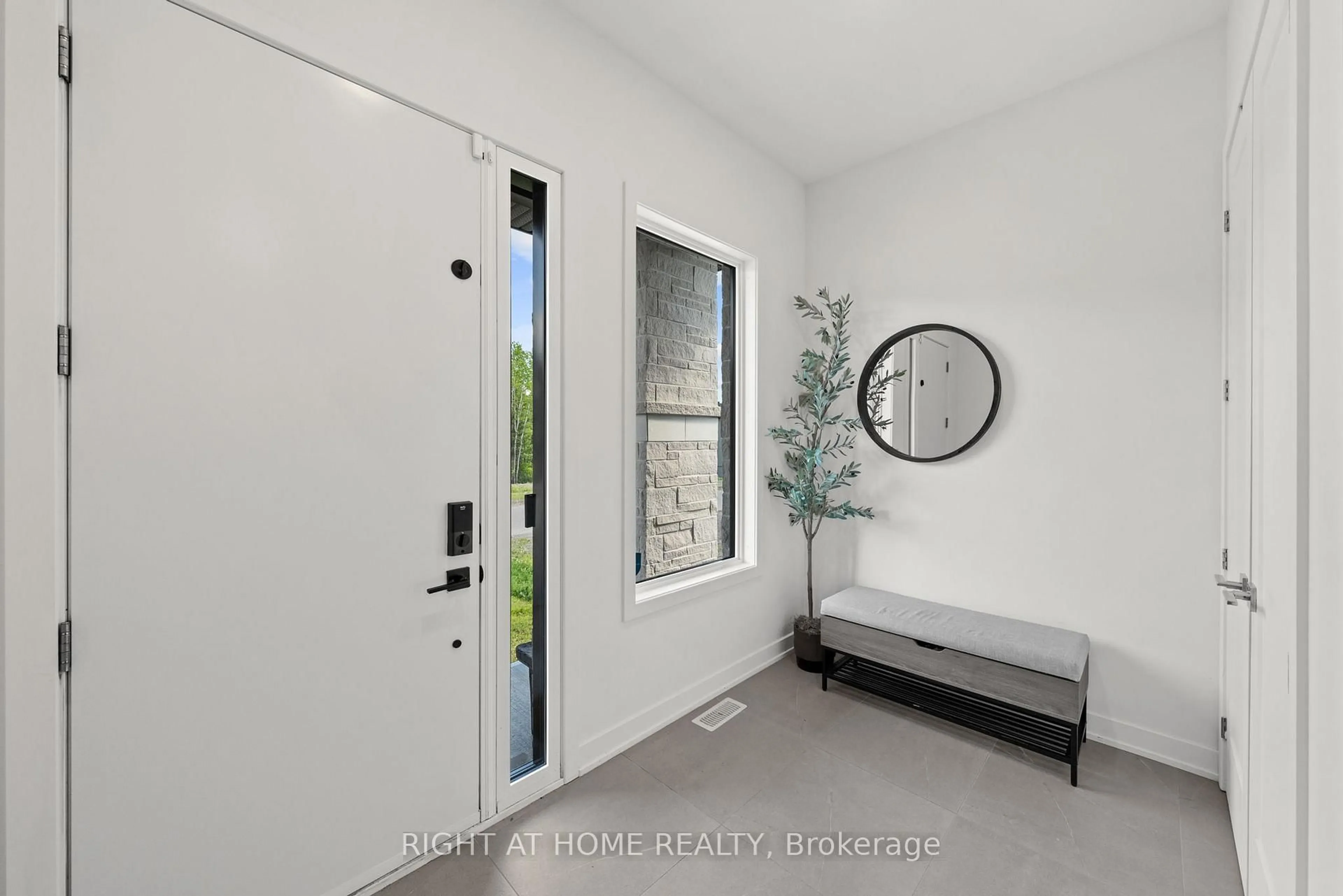 Indoor entryway for 252 KETCHIKAN Cres, Kanata Ontario K2T 0S2