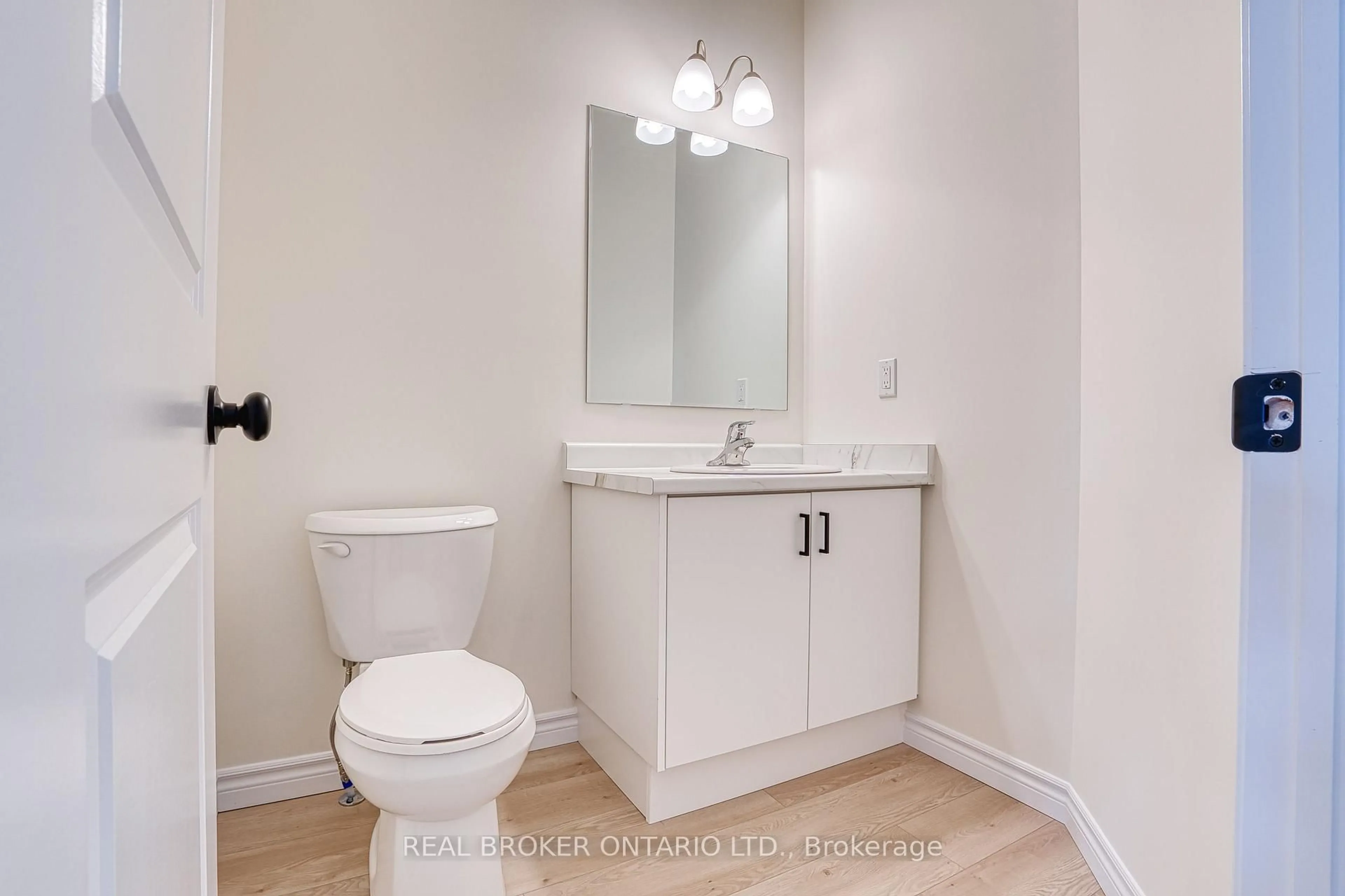 Standard bathroom, unknown for 46 FORD Dr, Stratford Ontario N5A 0L3