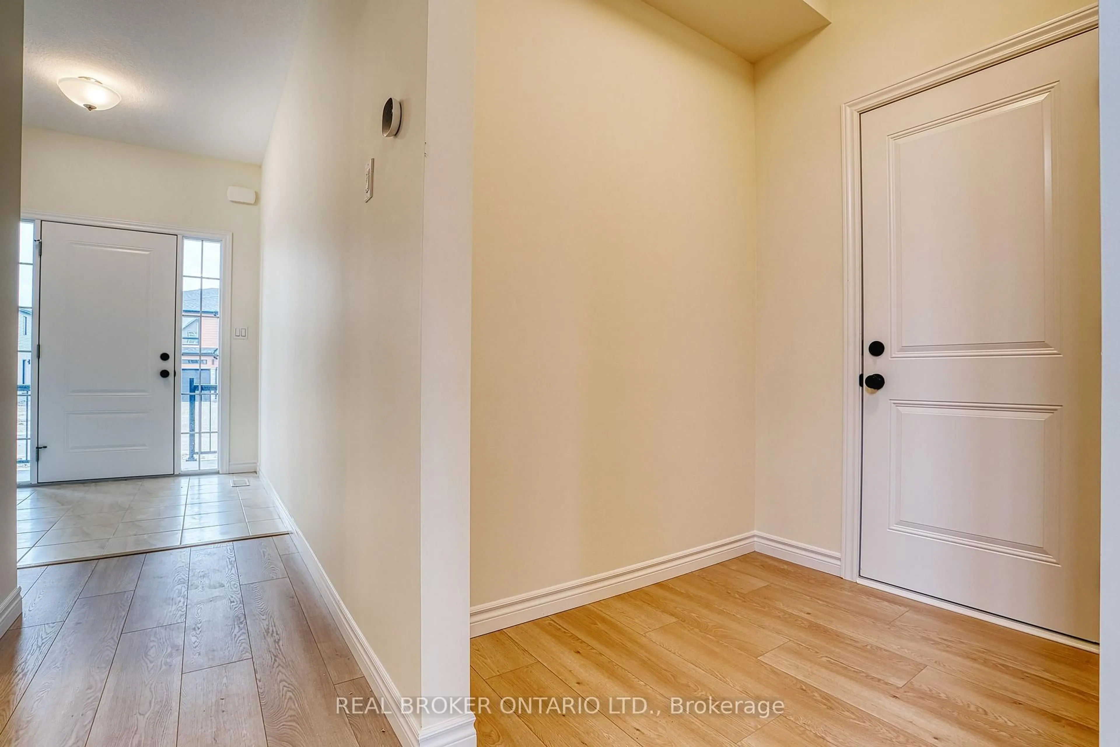 Indoor entryway for 46 FORD Dr, Stratford Ontario N5A 0L3