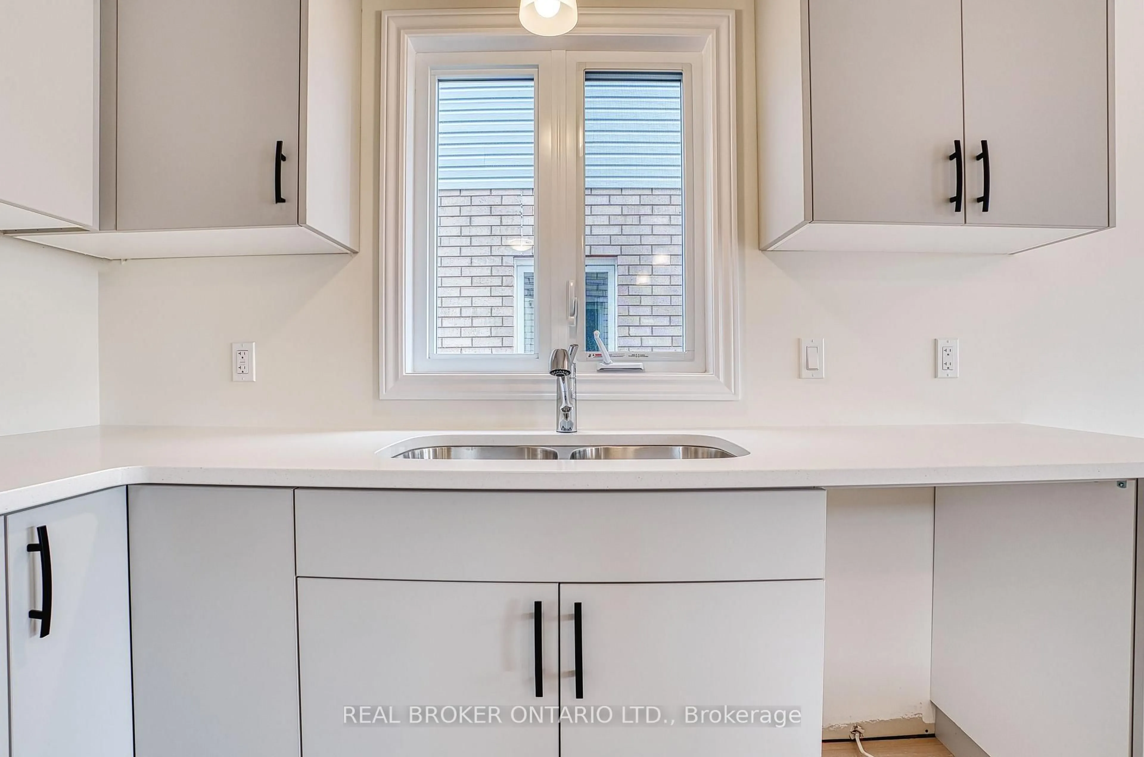 Standard kitchen, ceramic/tile floor for 46 FORD Dr, Stratford Ontario N5A 0L3