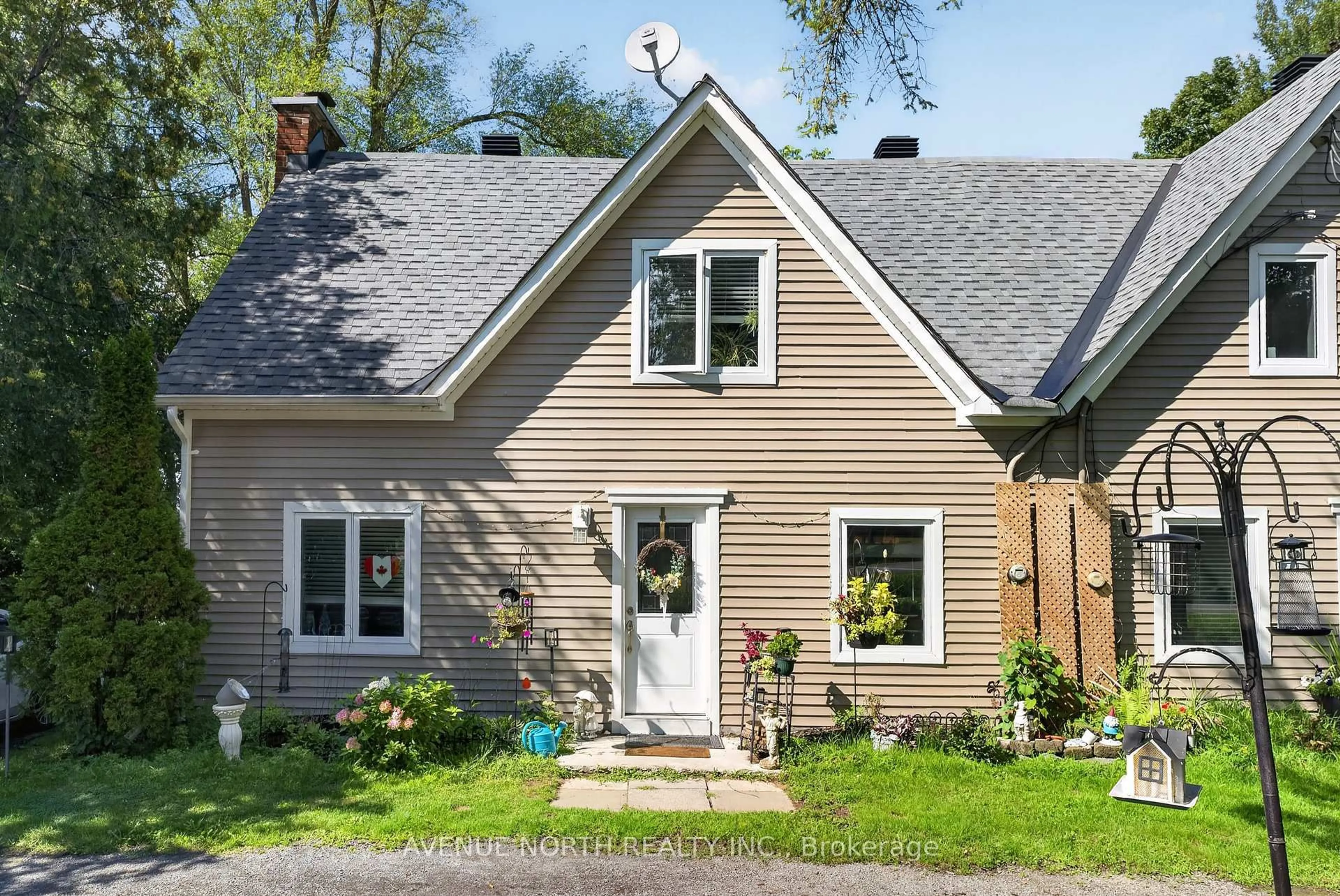 Home with vinyl exterior material, street for 2941 Old Montreal Rd, Ottawa Ontario K4C 1G2