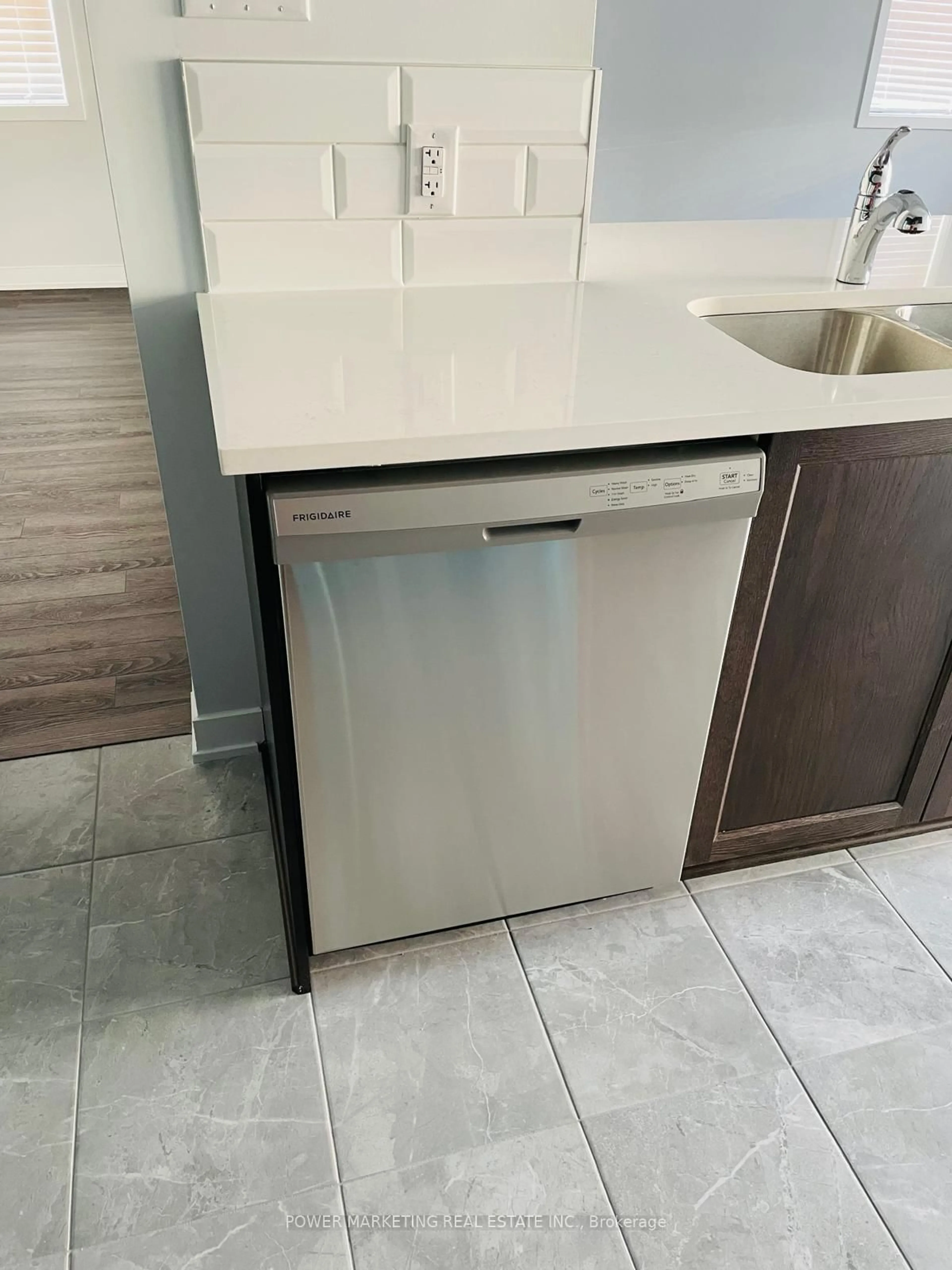 Standard kitchen, ceramic/tile floor for 622 Allied Mews, Ottawa Ontario K2S 3A1