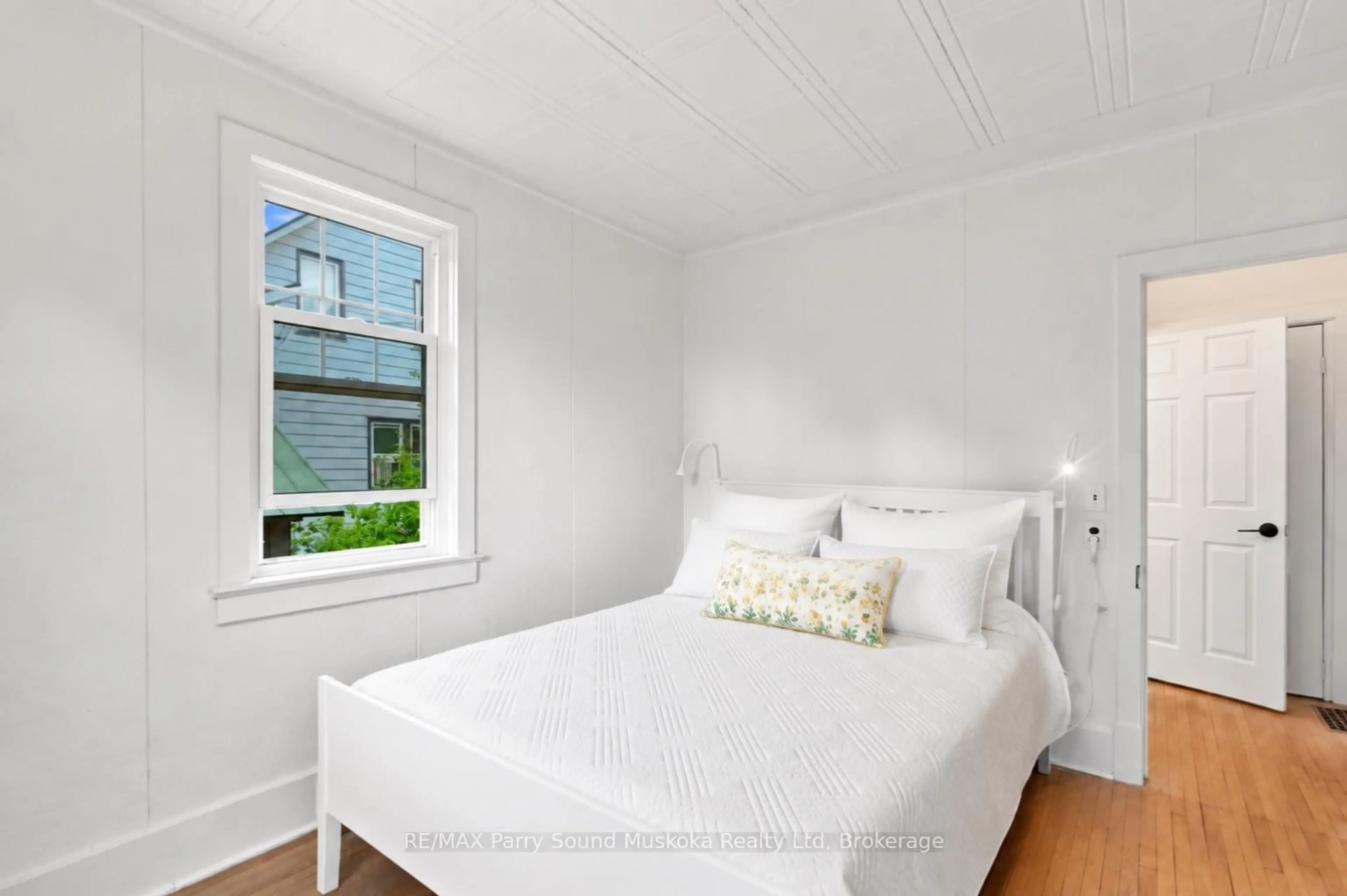 Bedroom with bed, unknown for 40 WAUBEEK St, Parry Sound Ontario P2A 1C2