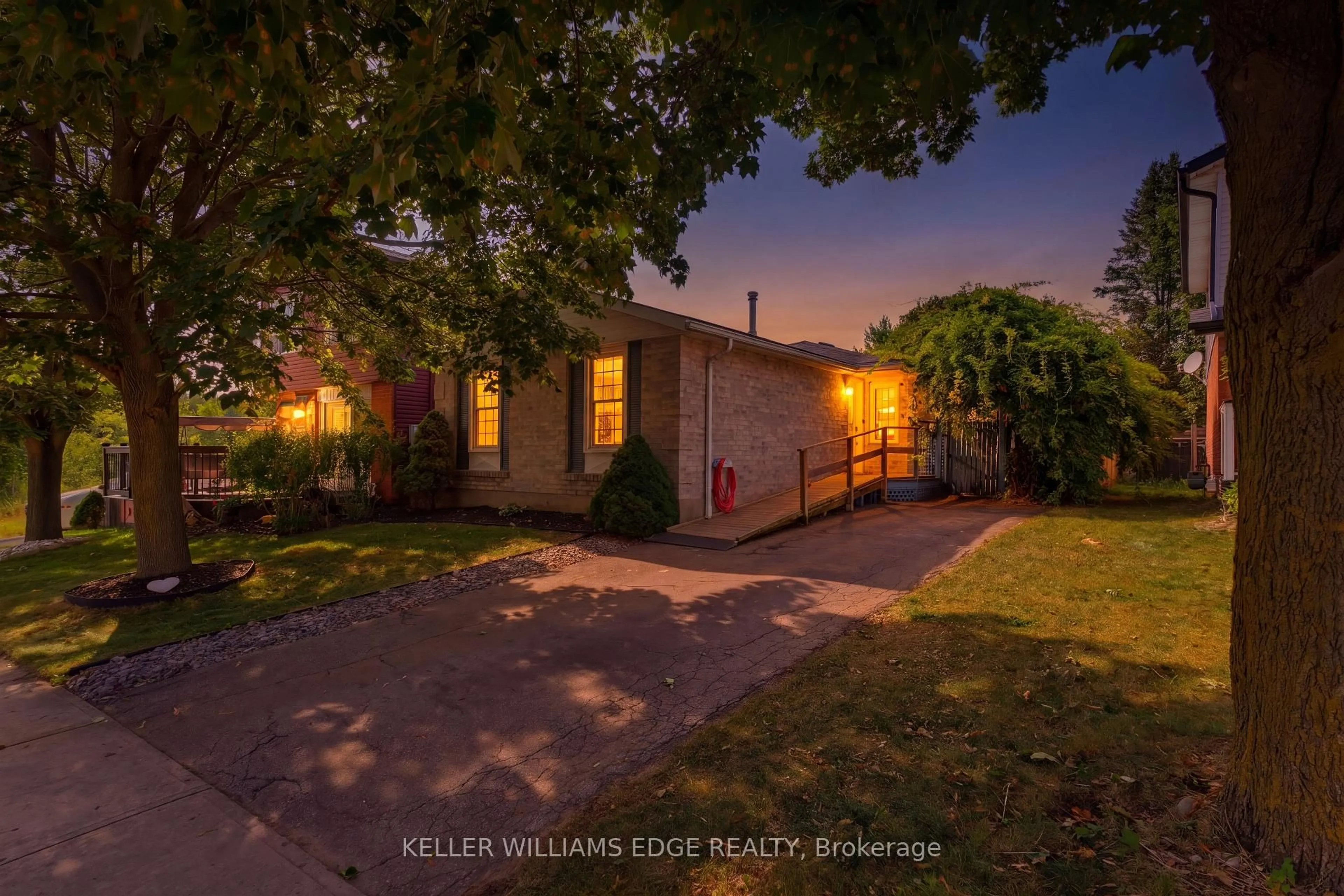 A pic from outside/outdoor area/front of a property/back of a property/a pic from drone, street for 431 West Acres Dr, Guelph Ontario N1K 1N2